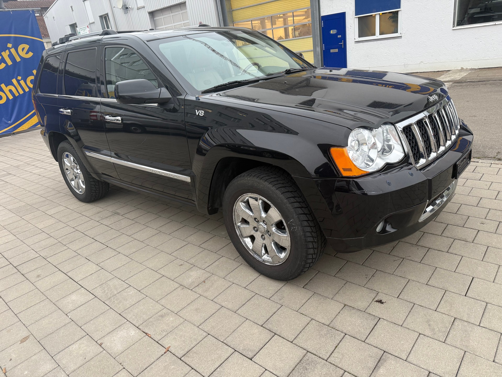 JEEP Grand Cherokee 5.7 HEMI Overland Automatic-image-1