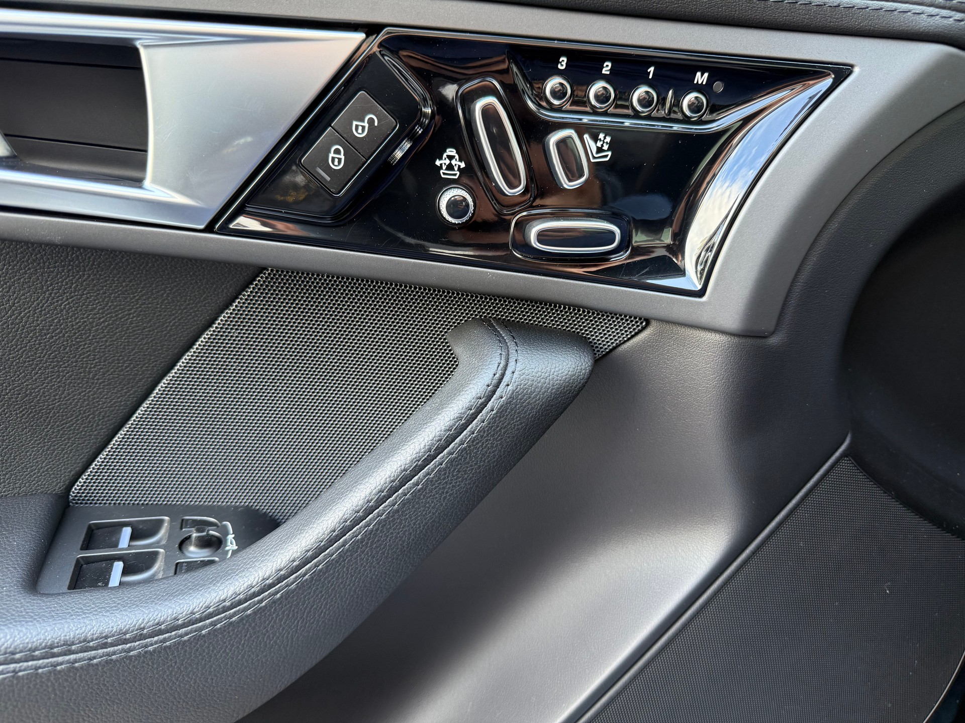 JAGUAR F-Type Convertible S 5.0 V8 S/C-image-11
