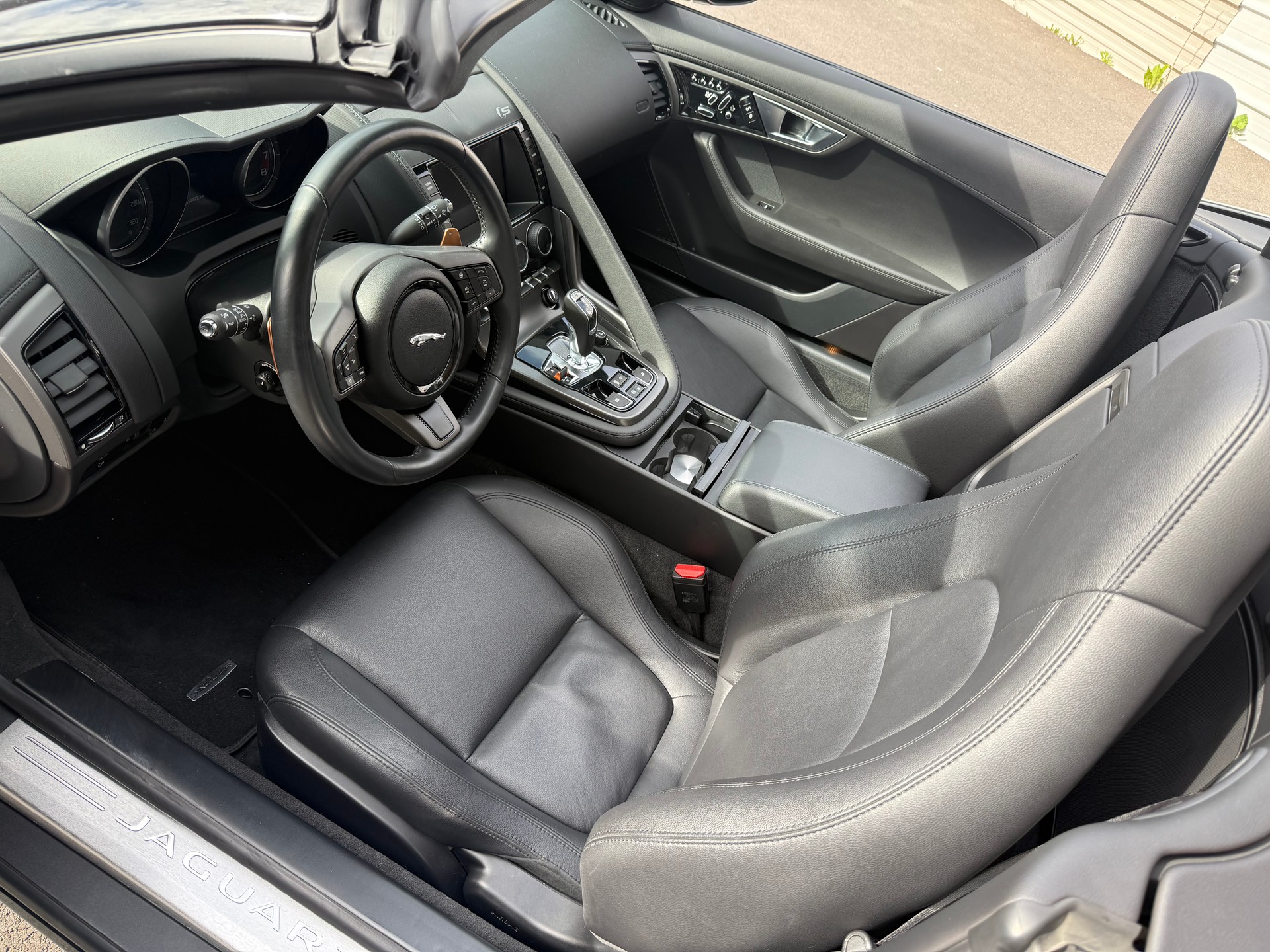 JAGUAR F-Type Convertible S 5.0 V8 S/C-image-12