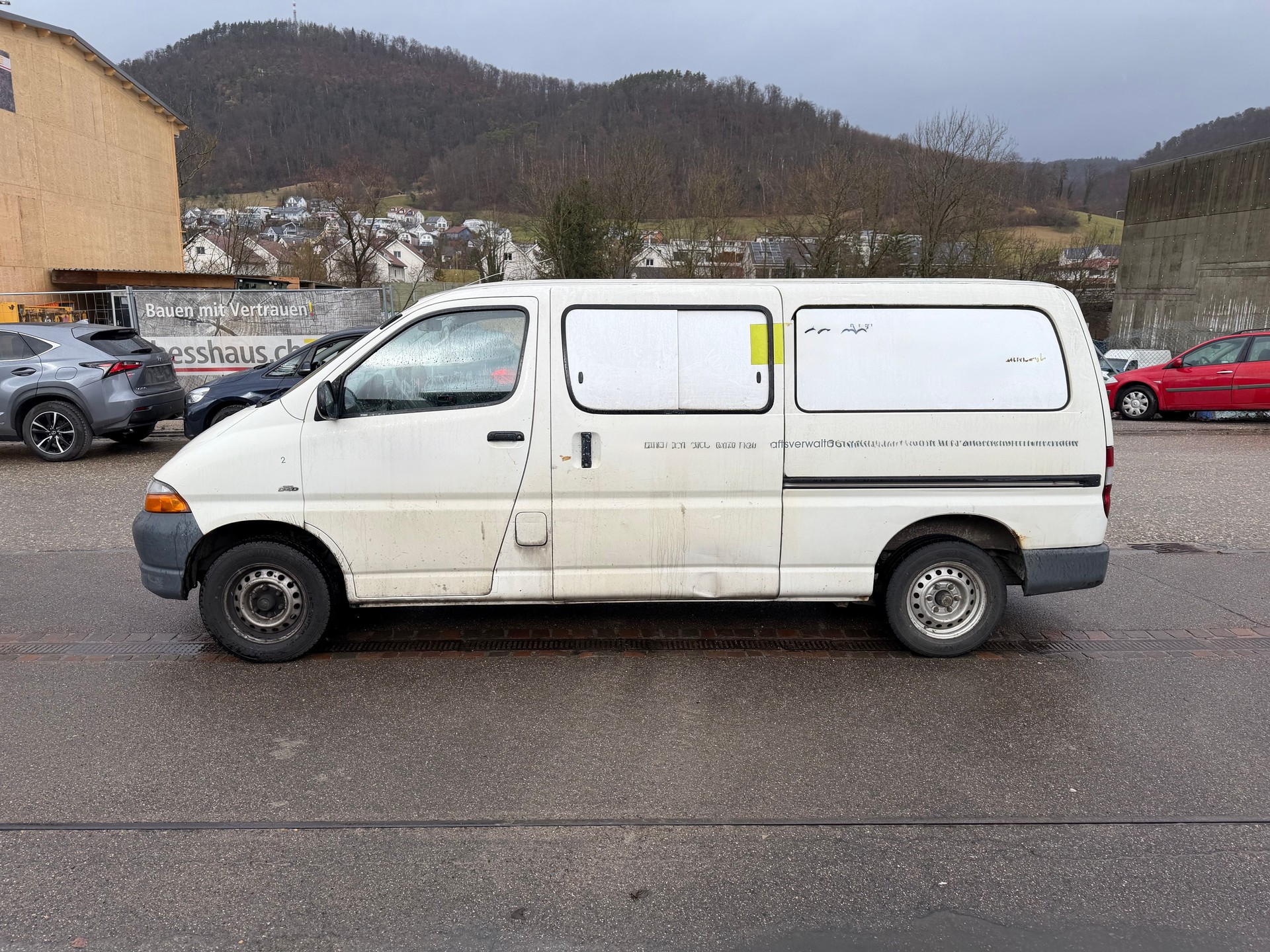 TOYOTA Hiace D-4D A/T LWB Kombi-image-1