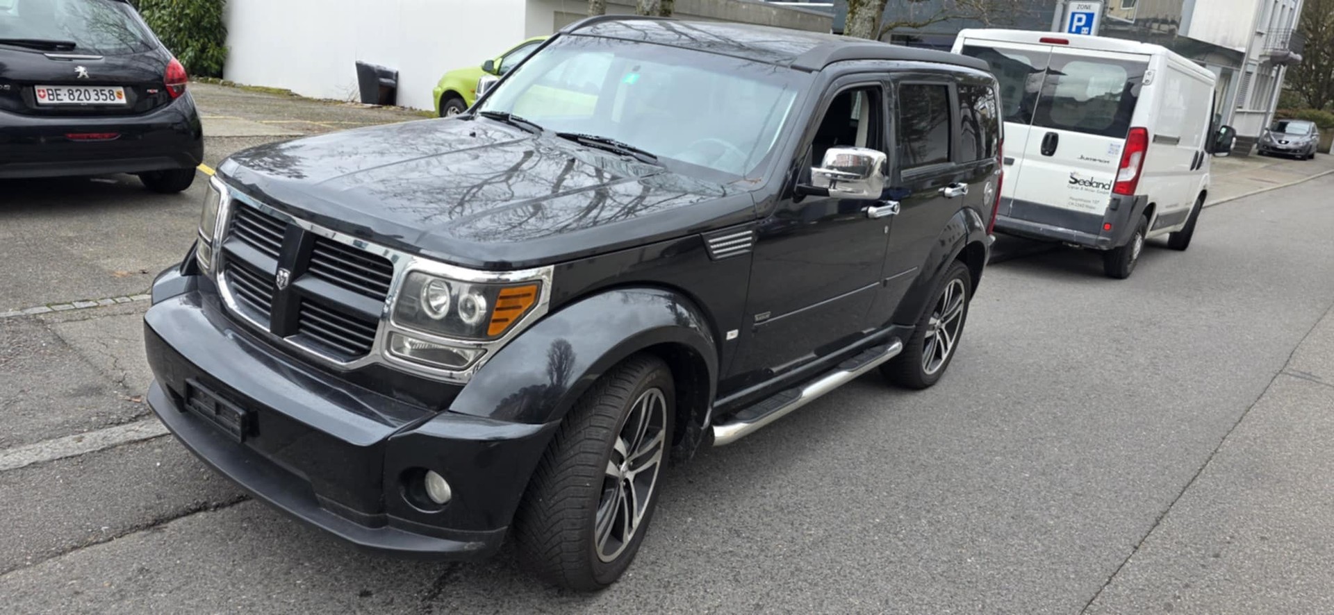 DODGE Nitro 2.8 CRD Blackline Automatic-showroom-element-1