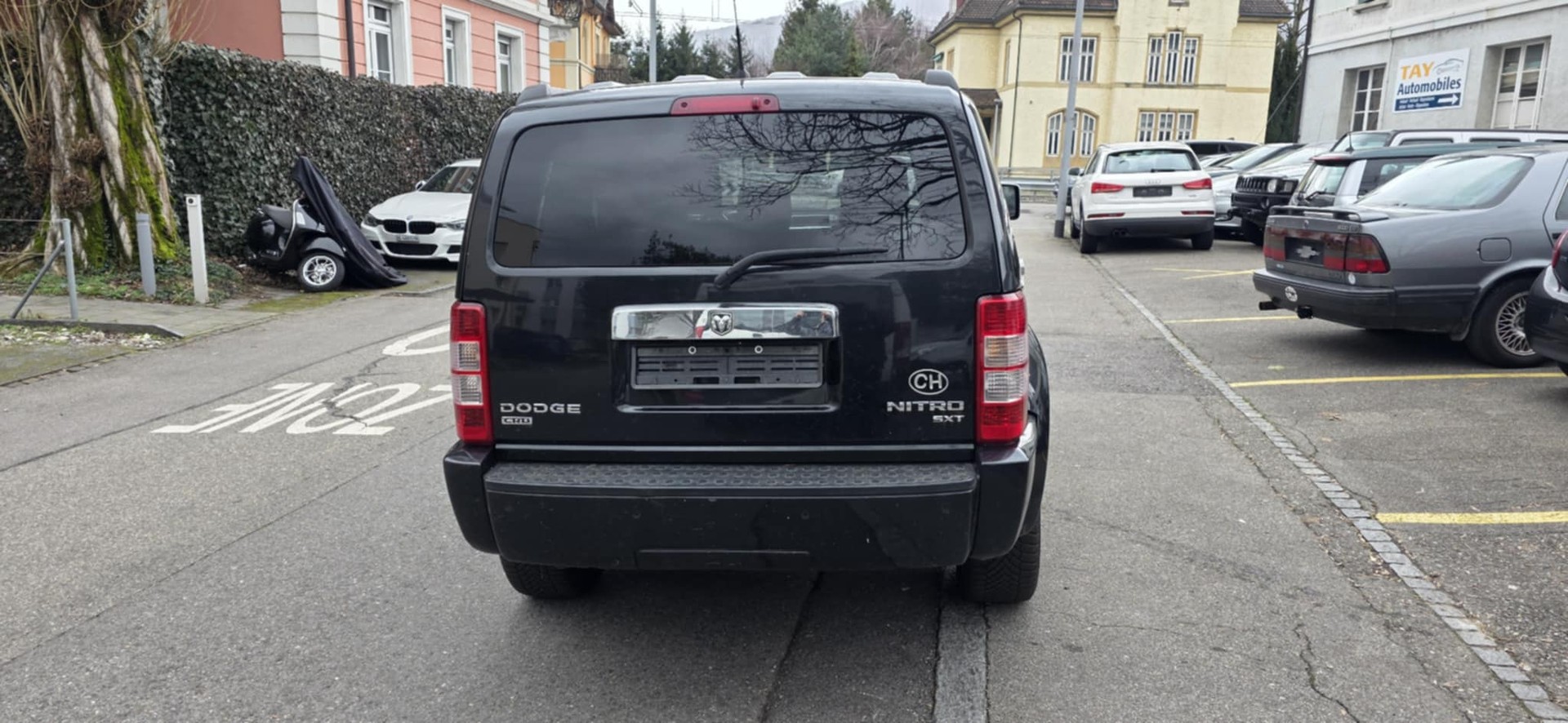 DODGE Nitro 2.8 CRD Blackline Automatic-showroom-element-3