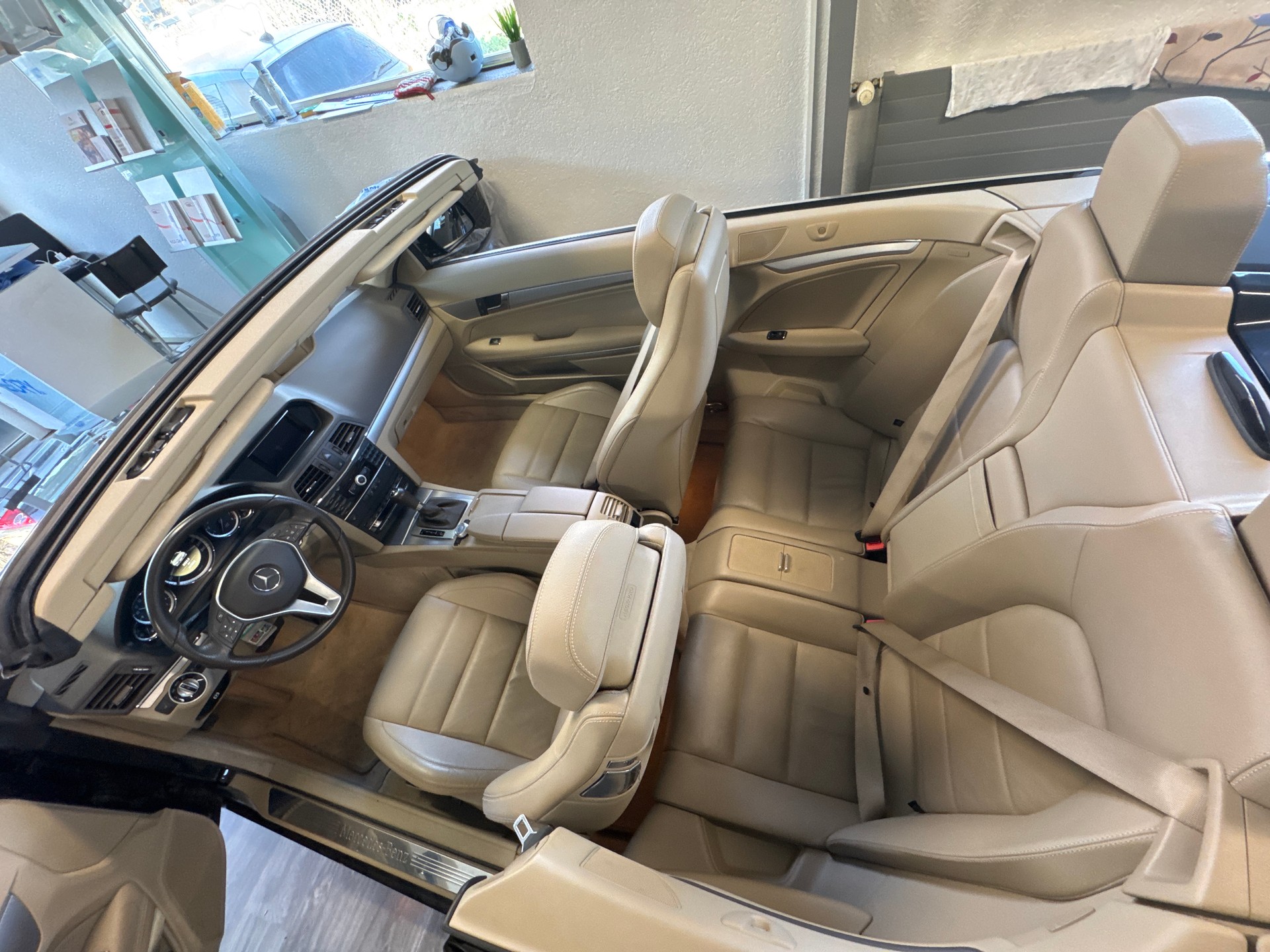 MERCEDES-BENZ E 250 CGI BlueEfficiency 7G-Tronic-image-14