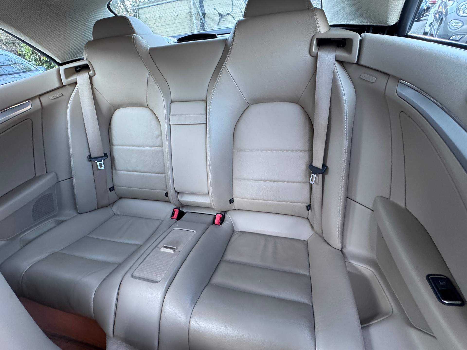 MERCEDES-BENZ E 250 CGI BlueEfficiency 7G-Tronic-image-10