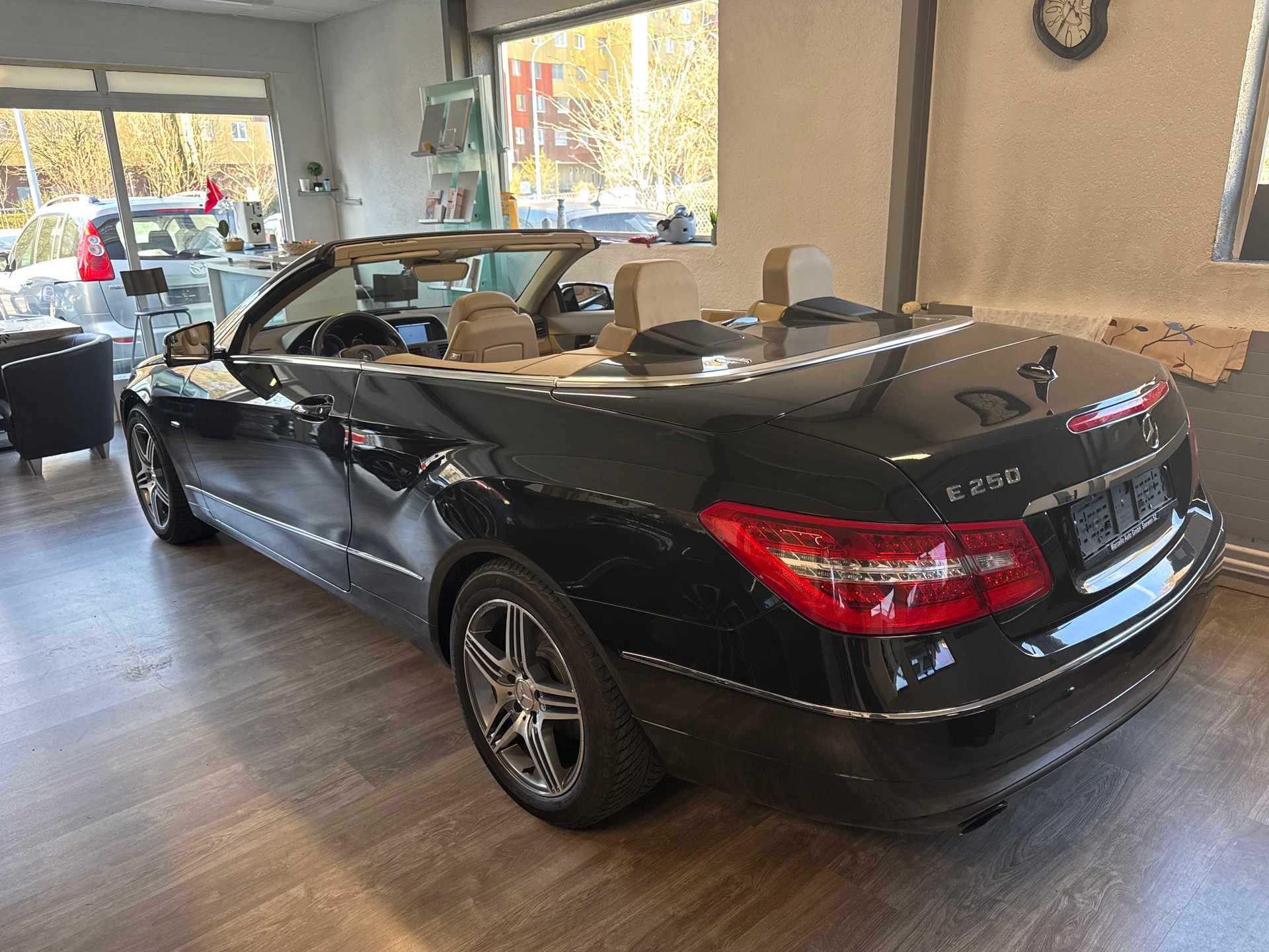 MERCEDES-BENZ E 250 CGI BlueEfficiency 7G-Tronic-image-6