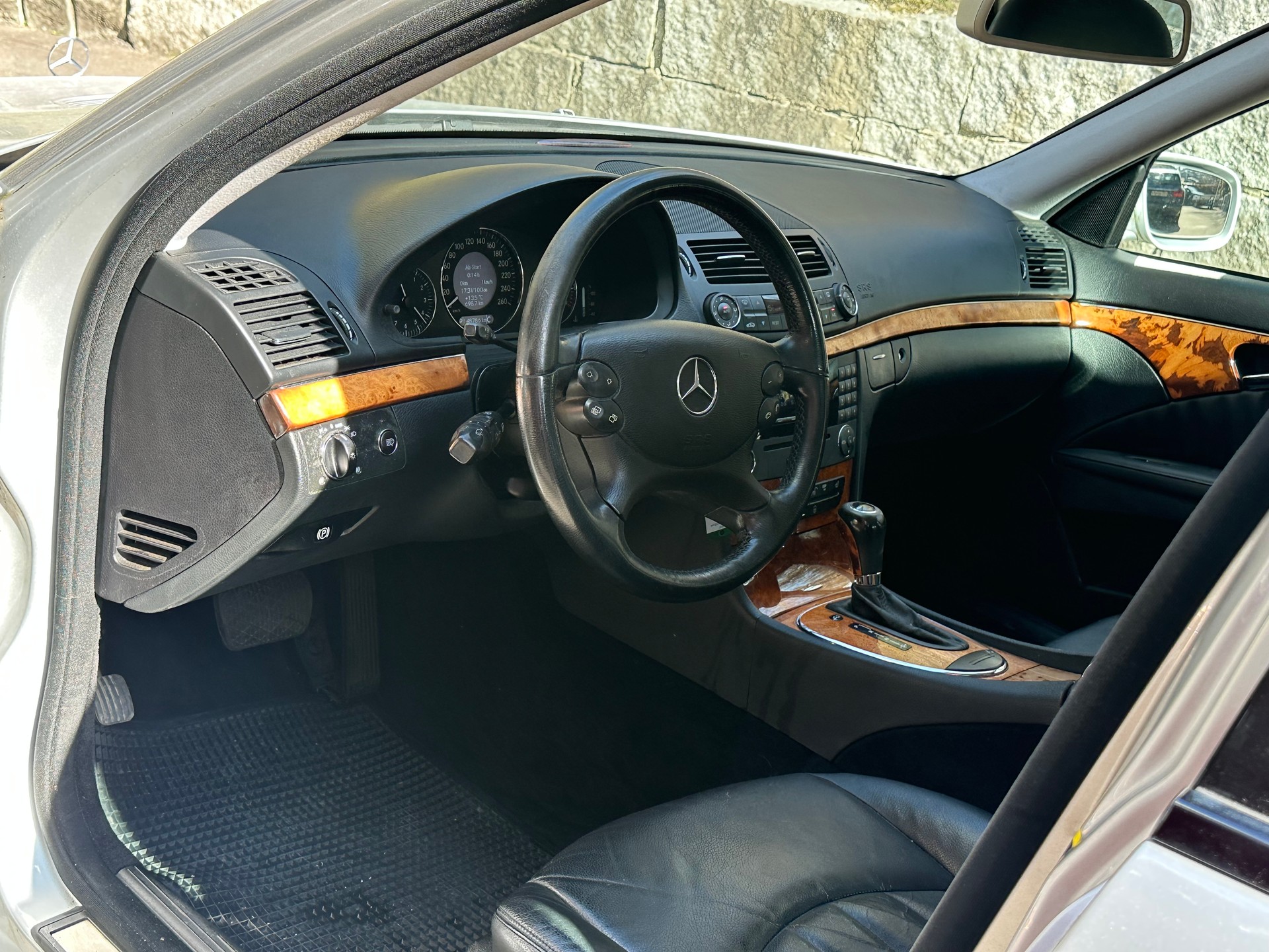 MERCEDES-BENZ E 200 Kompressor Elégance-image-8