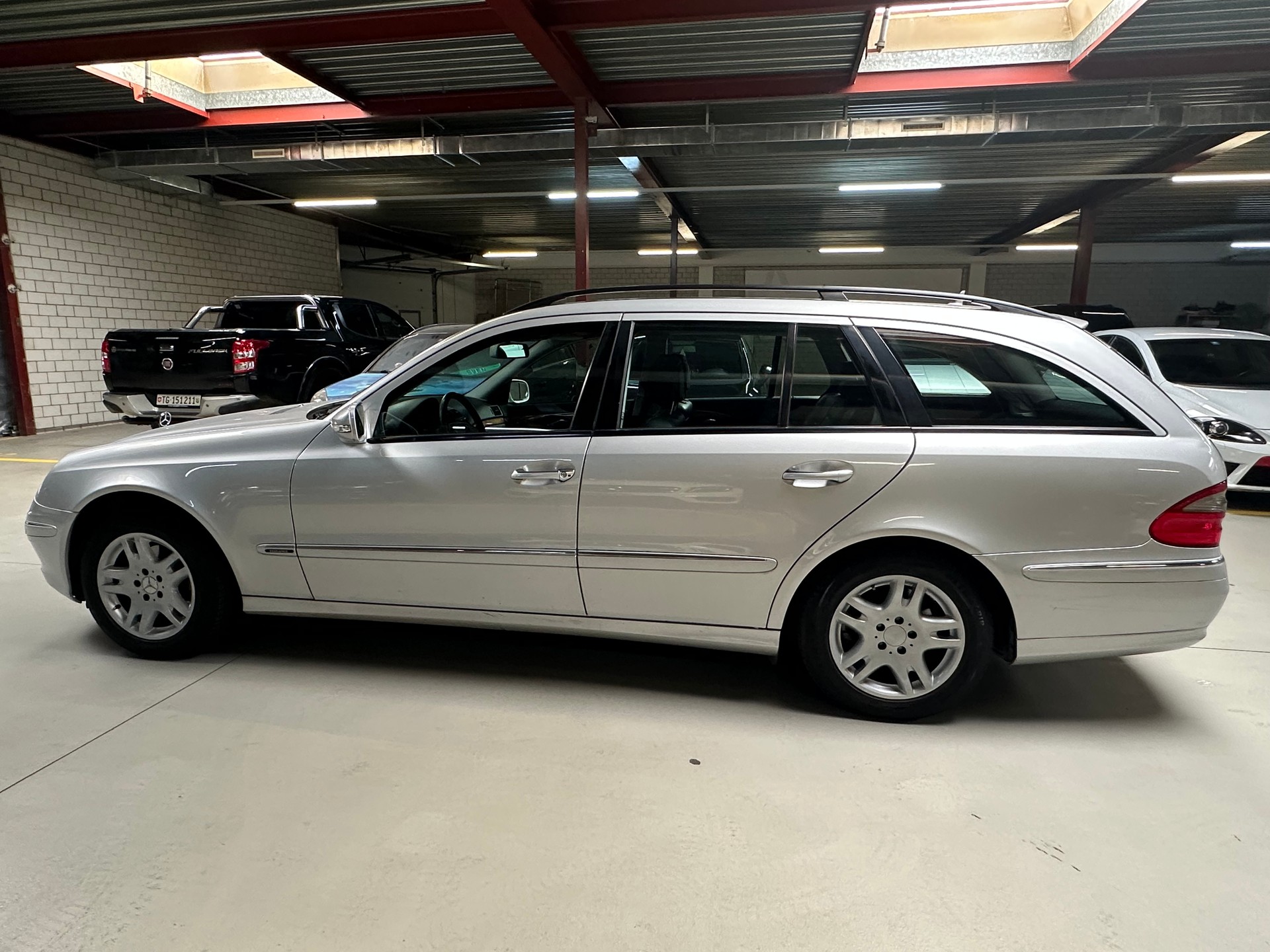 MERCEDES-BENZ E 200 Kompressor Elégance-showroom-element-1