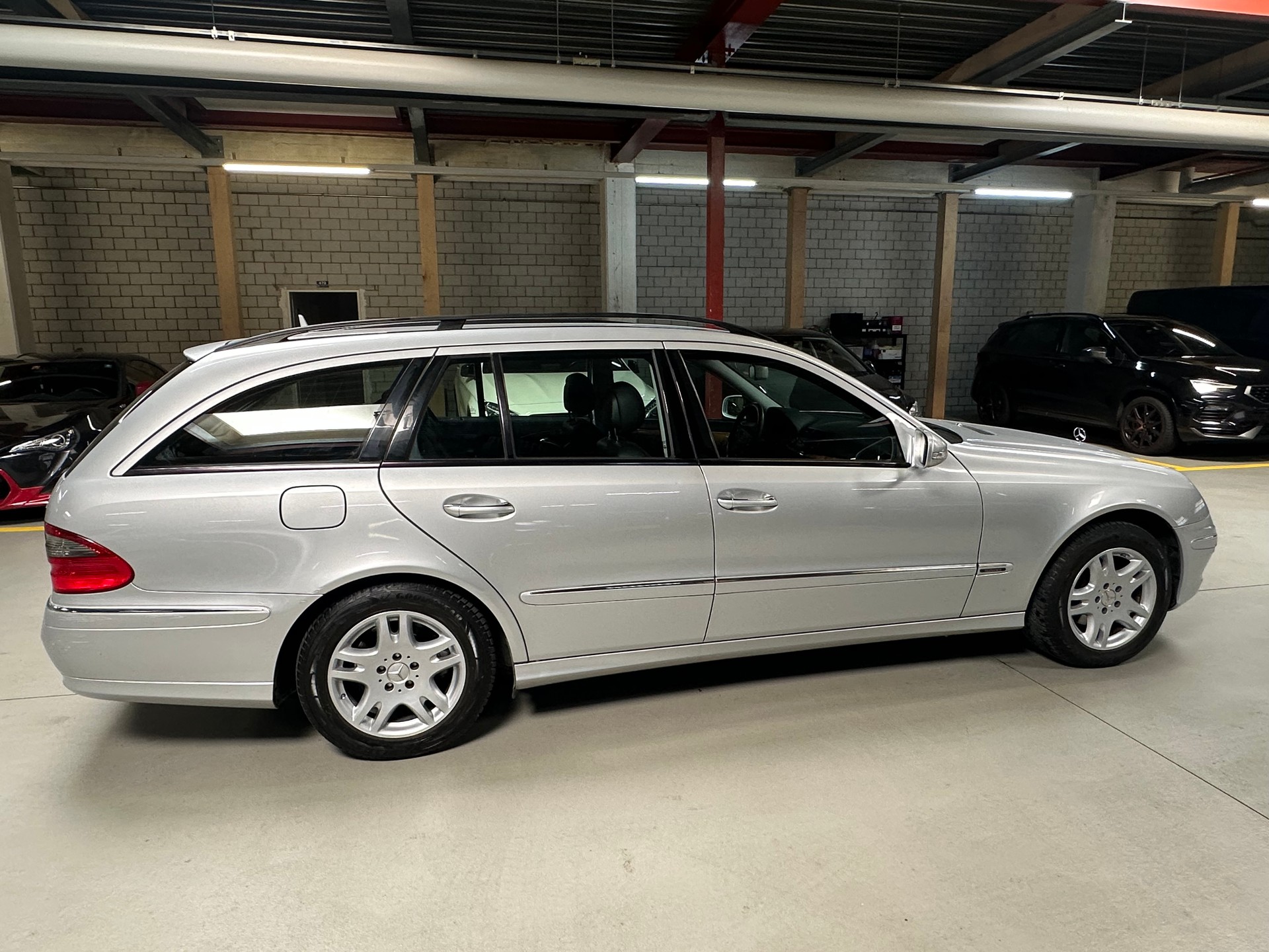 MERCEDES-BENZ E 200 Kompressor Elégance-image-4