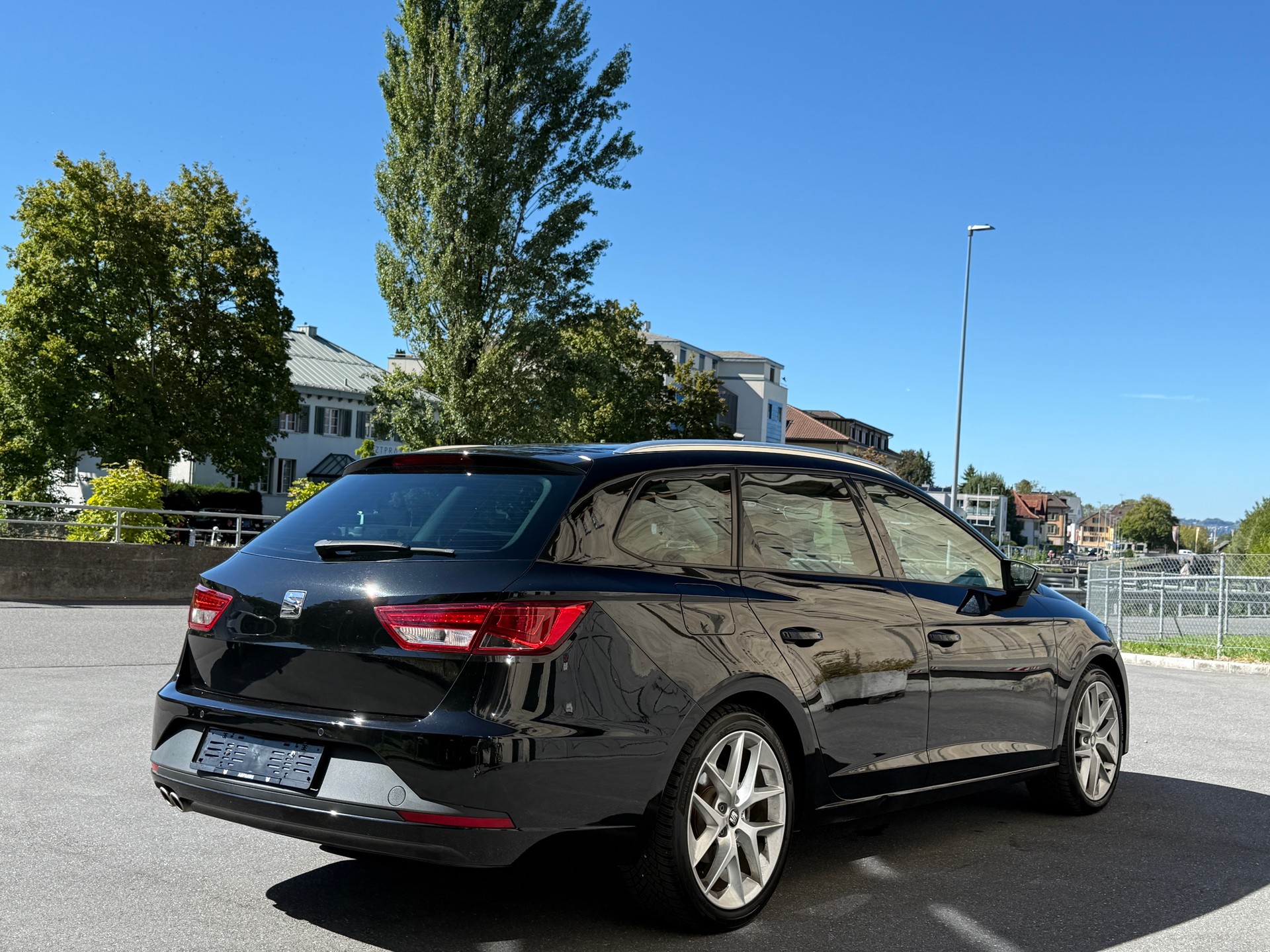 SEAT Leon ST 2.0 TDI FR DSG-image-10