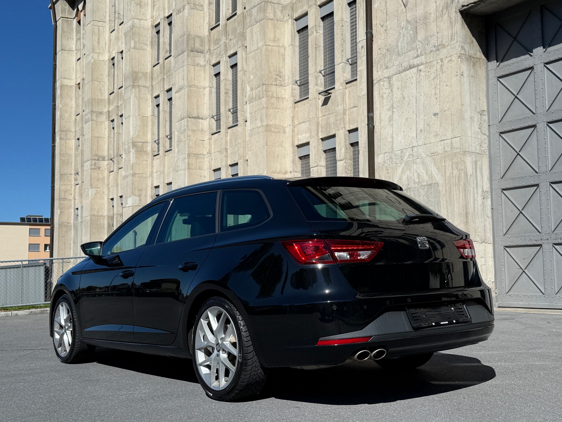 SEAT Leon ST 2.0 TDI FR DSG-image-2