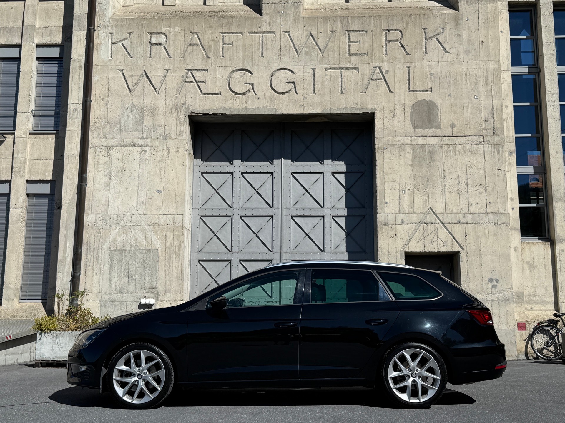 SEAT Leon ST 2.0 TDI FR DSG-image-1