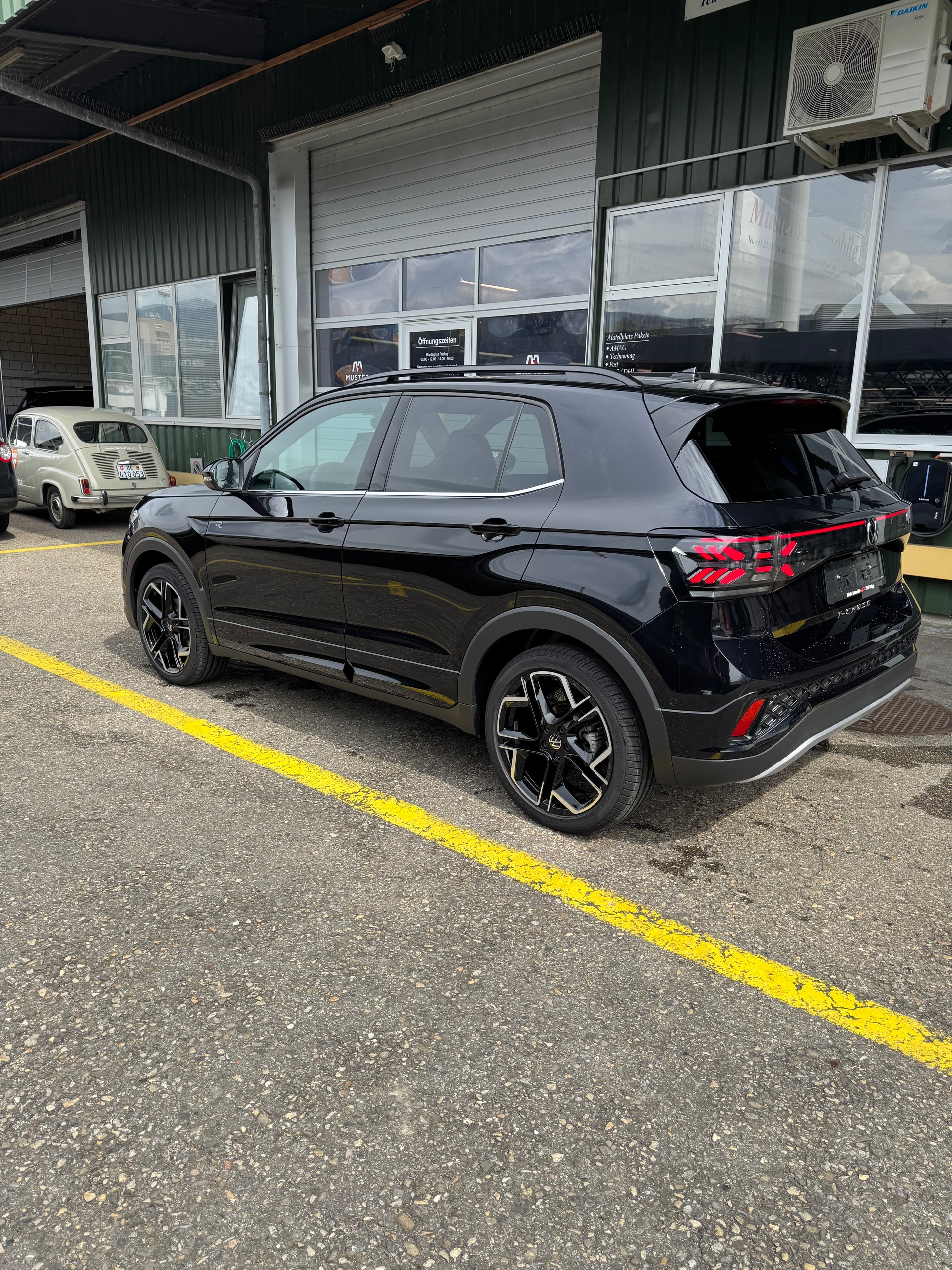 VW T-Cross 1.5 TSI EVO ACT R-Line Aussen und Innen DSG 150 PS mit 39 % Rabatt !-showroom-element-1