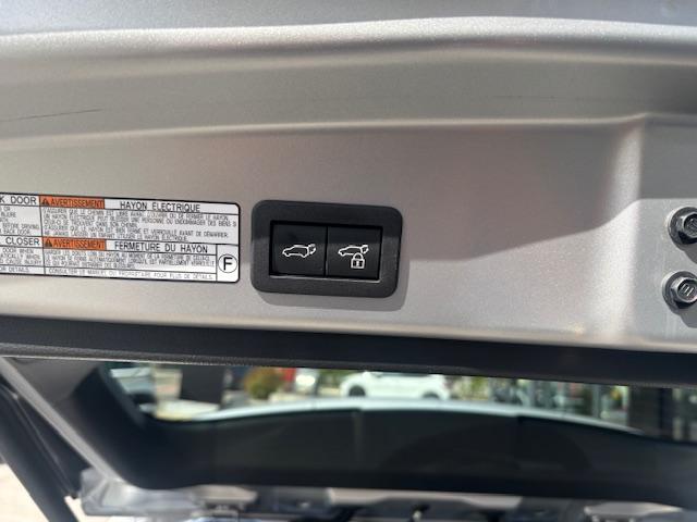 TOYOTA Corolla Cross 2.0 HSD Trend AWD-i-image-6