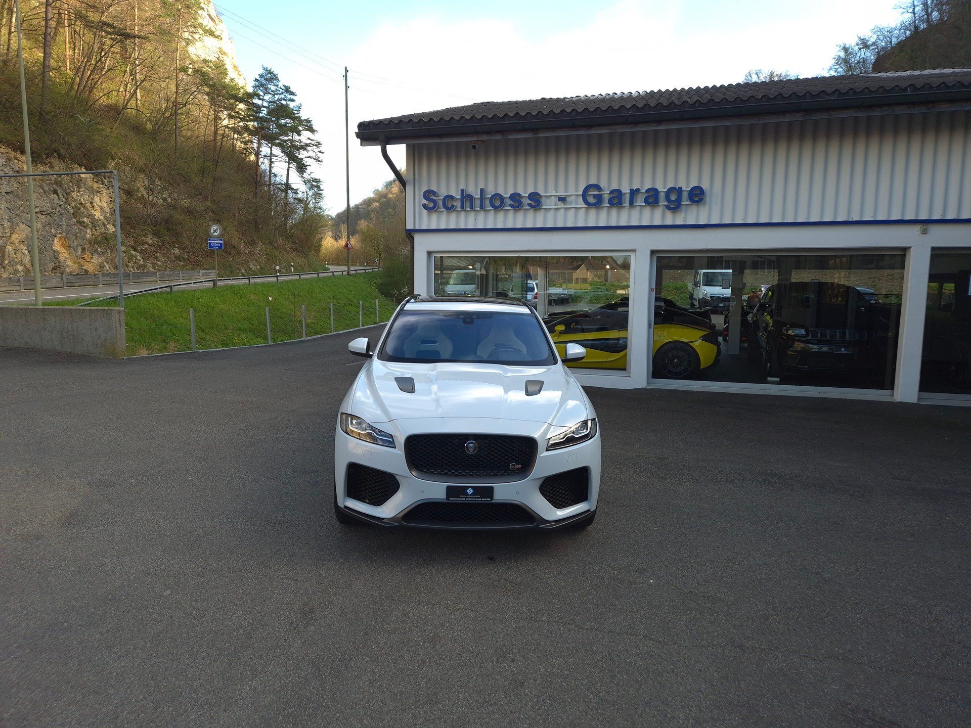 JAGUAR F-Pace 5.0 V8 SVR AWD Automatik-showroom-element-2