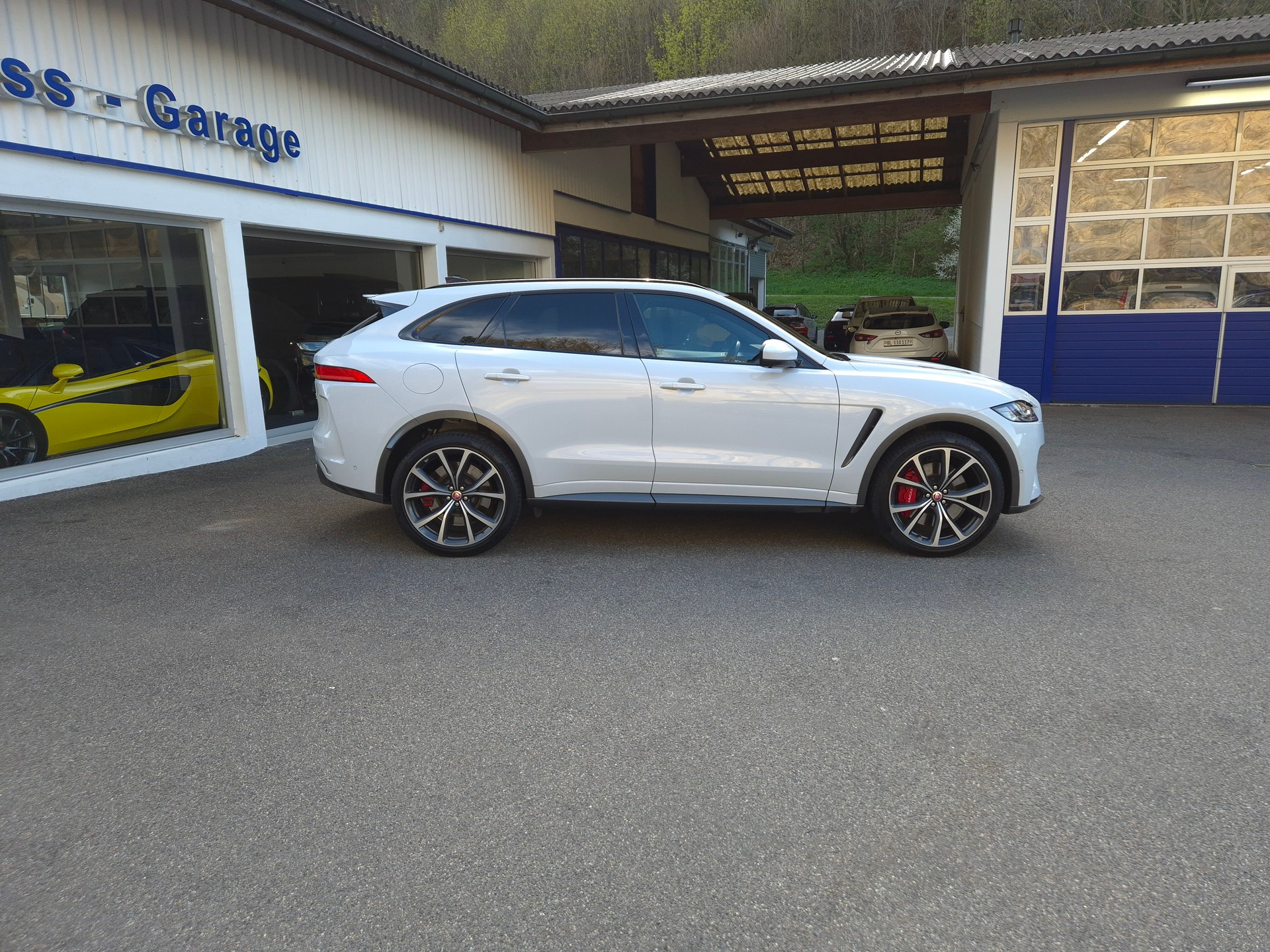 JAGUAR F-Pace 5.0 V8 SVR AWD Automatik-image-13