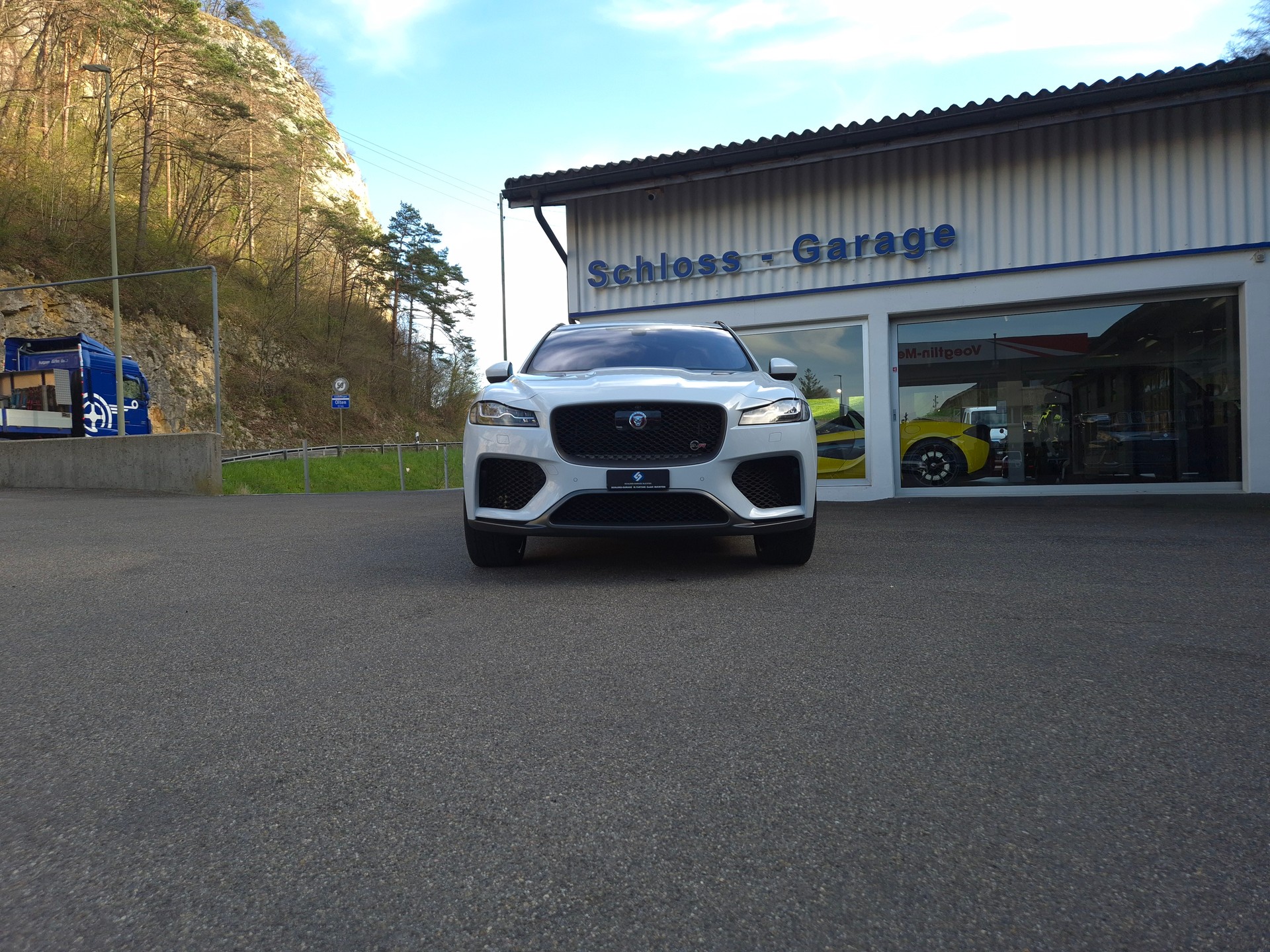 JAGUAR F-Pace 5.0 V8 SVR AWD Automatik-showroom-element-3