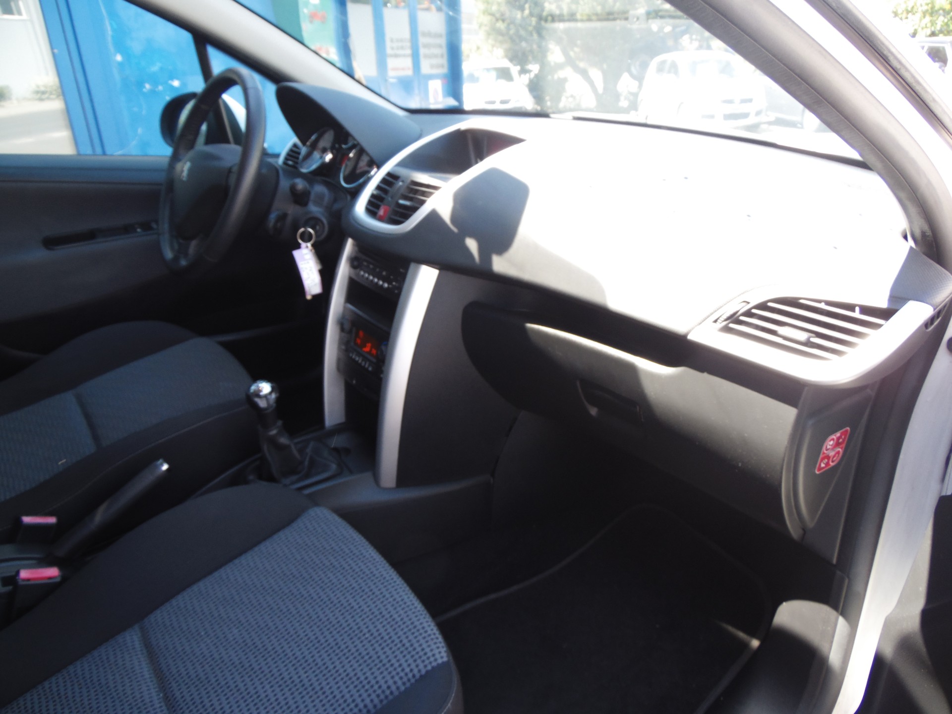 PEUGEOT 207 1.6 16V Trendy Clim-image-8
