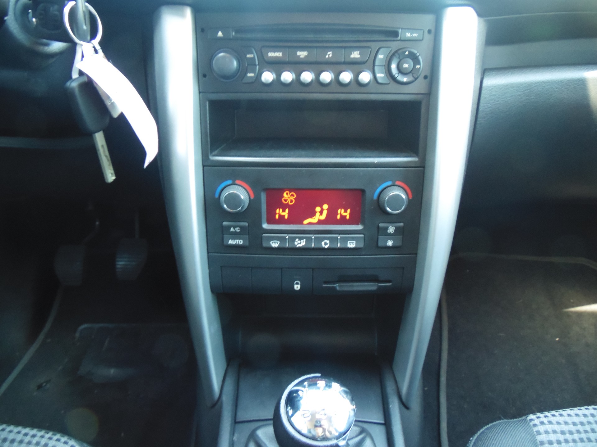 PEUGEOT 207 1.6 16V Trendy Clim-image-14