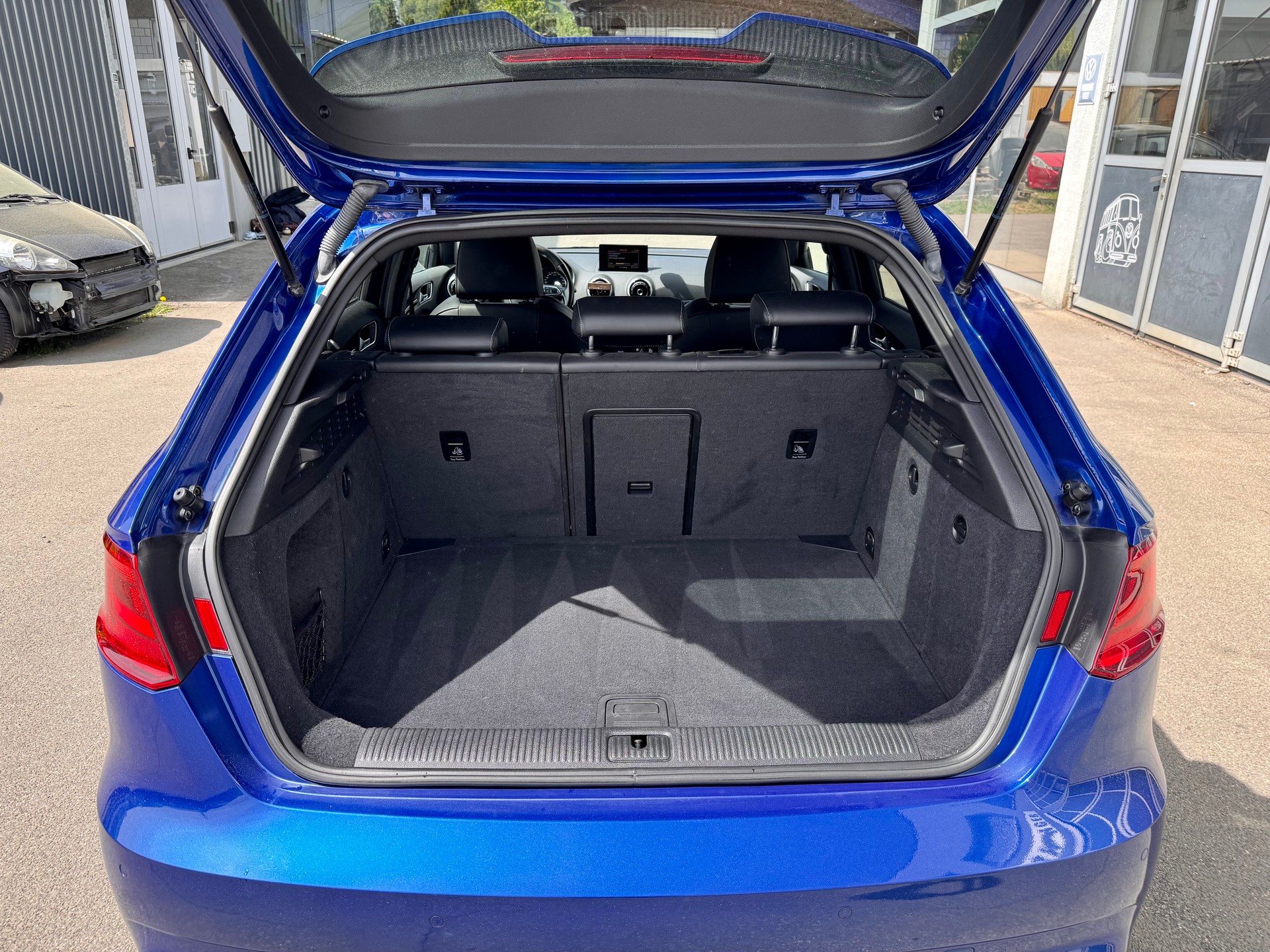 AUDI RS3 2.5 TSI quattro S-tronic-image-8
