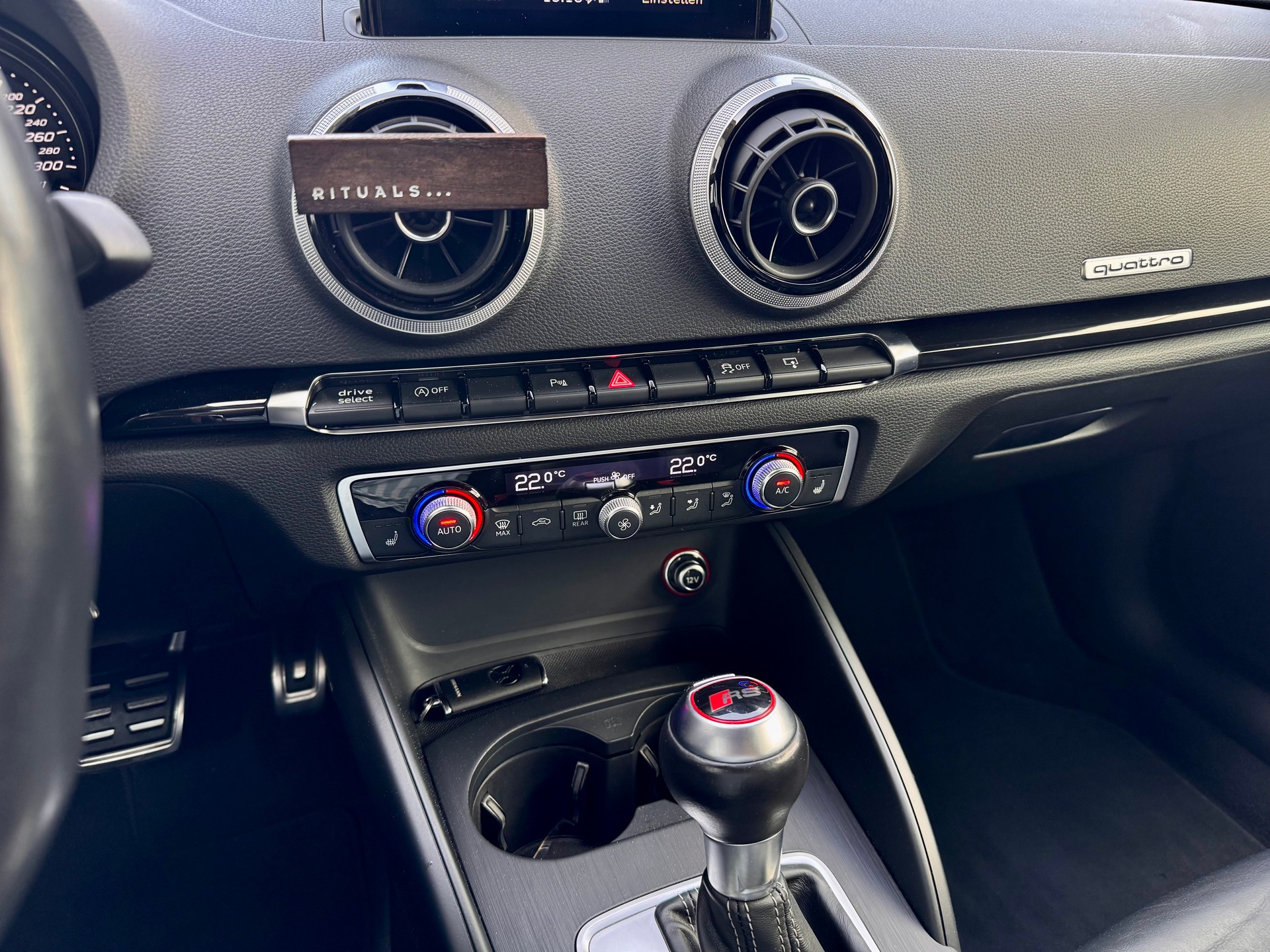 AUDI RS3 2.5 TSI quattro S-tronic-image-13