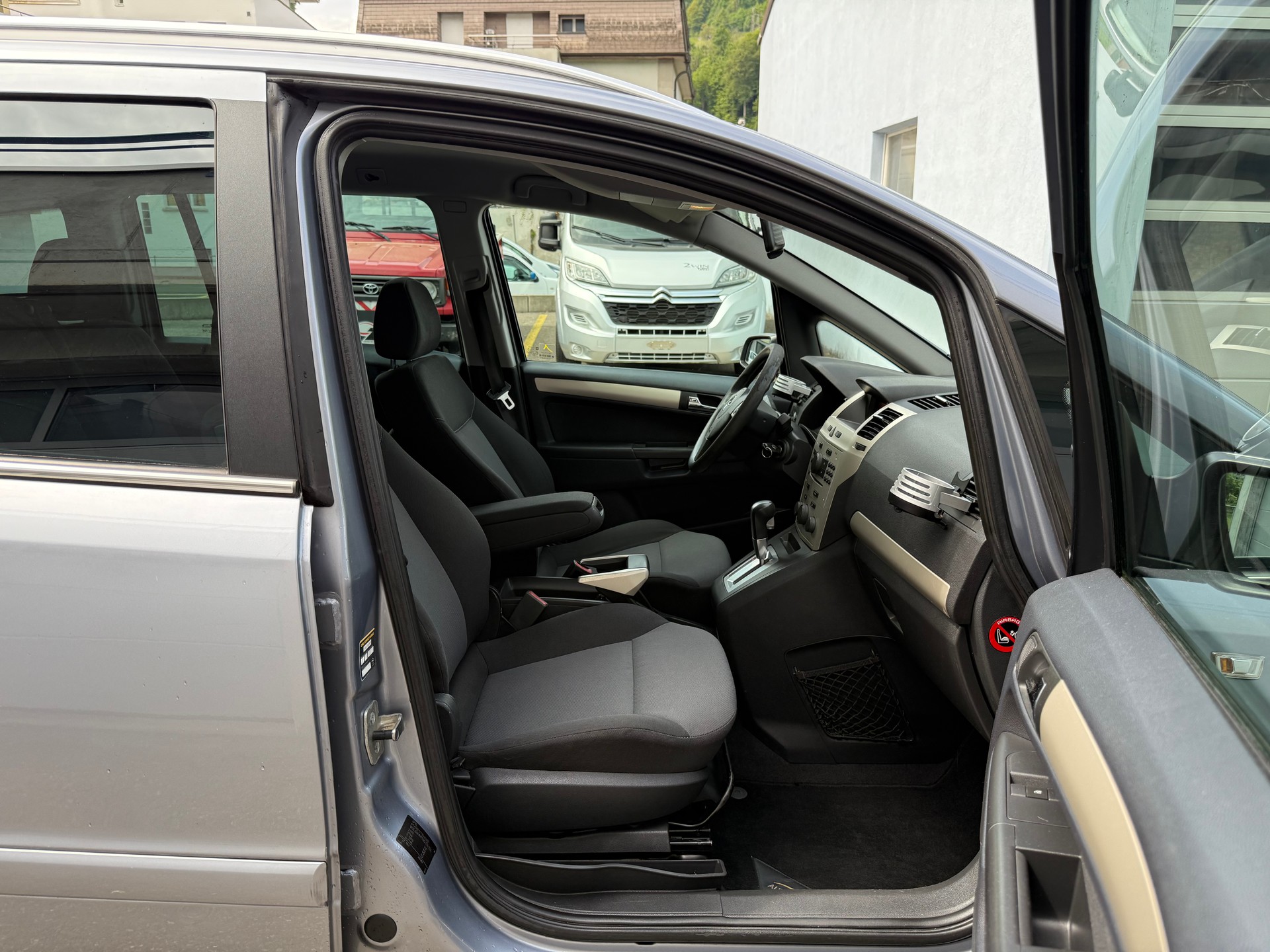 OPEL Zafira 2.2i 16V Enjoy Automatic-image-11