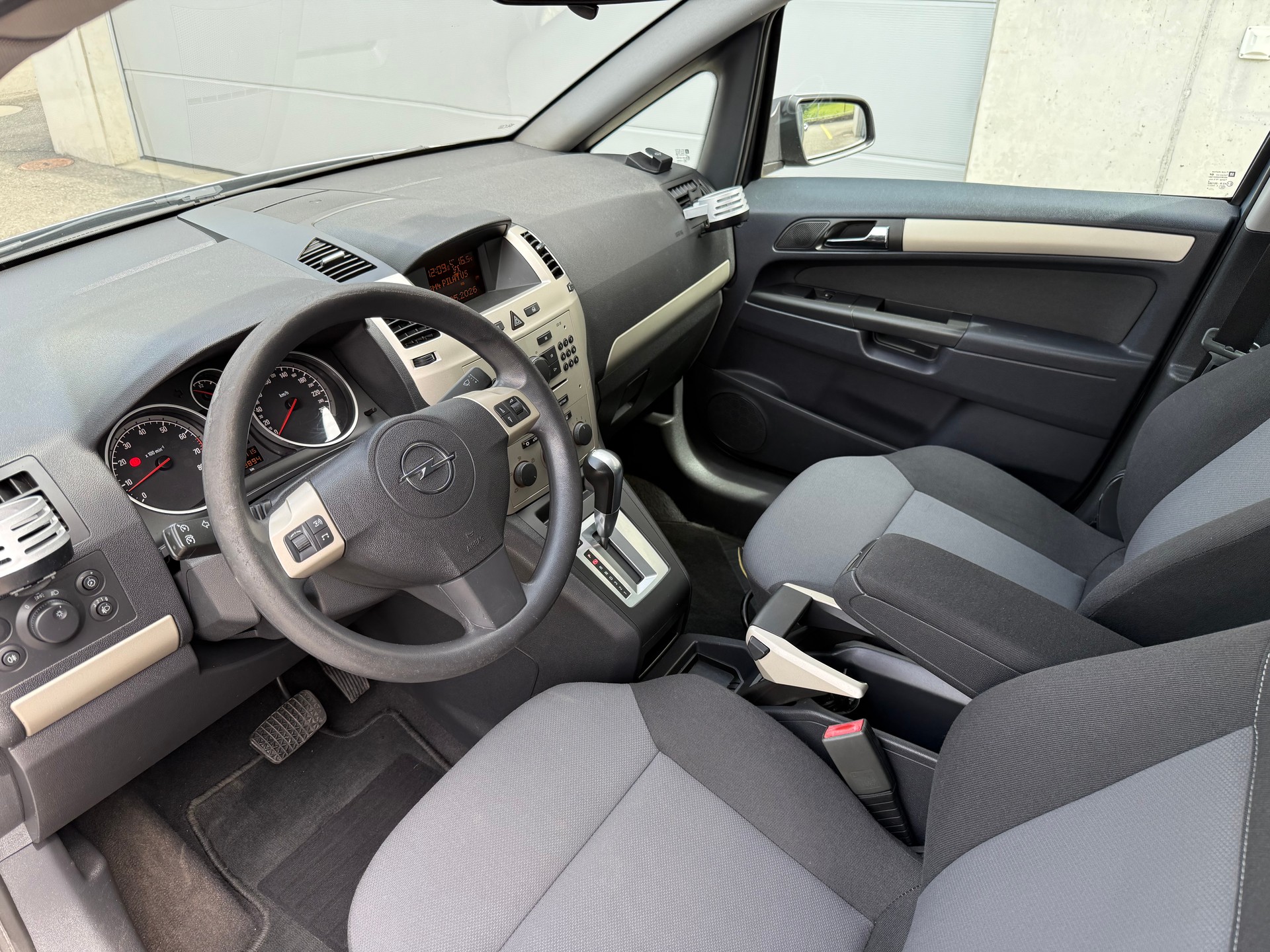 OPEL Zafira 2.2i 16V Enjoy Automatic-image-8