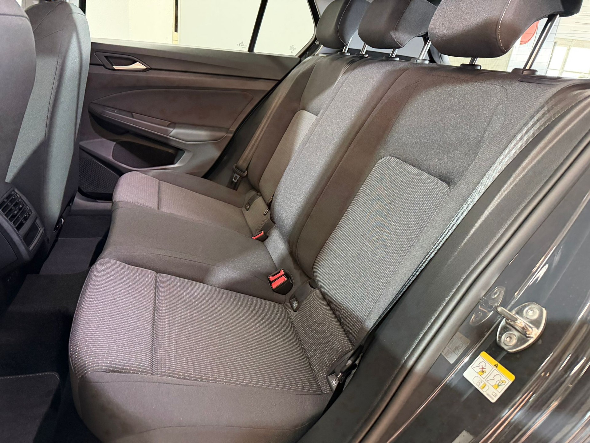 VW Golf 1.5 e TSI mHEV Basis DSG-image-8