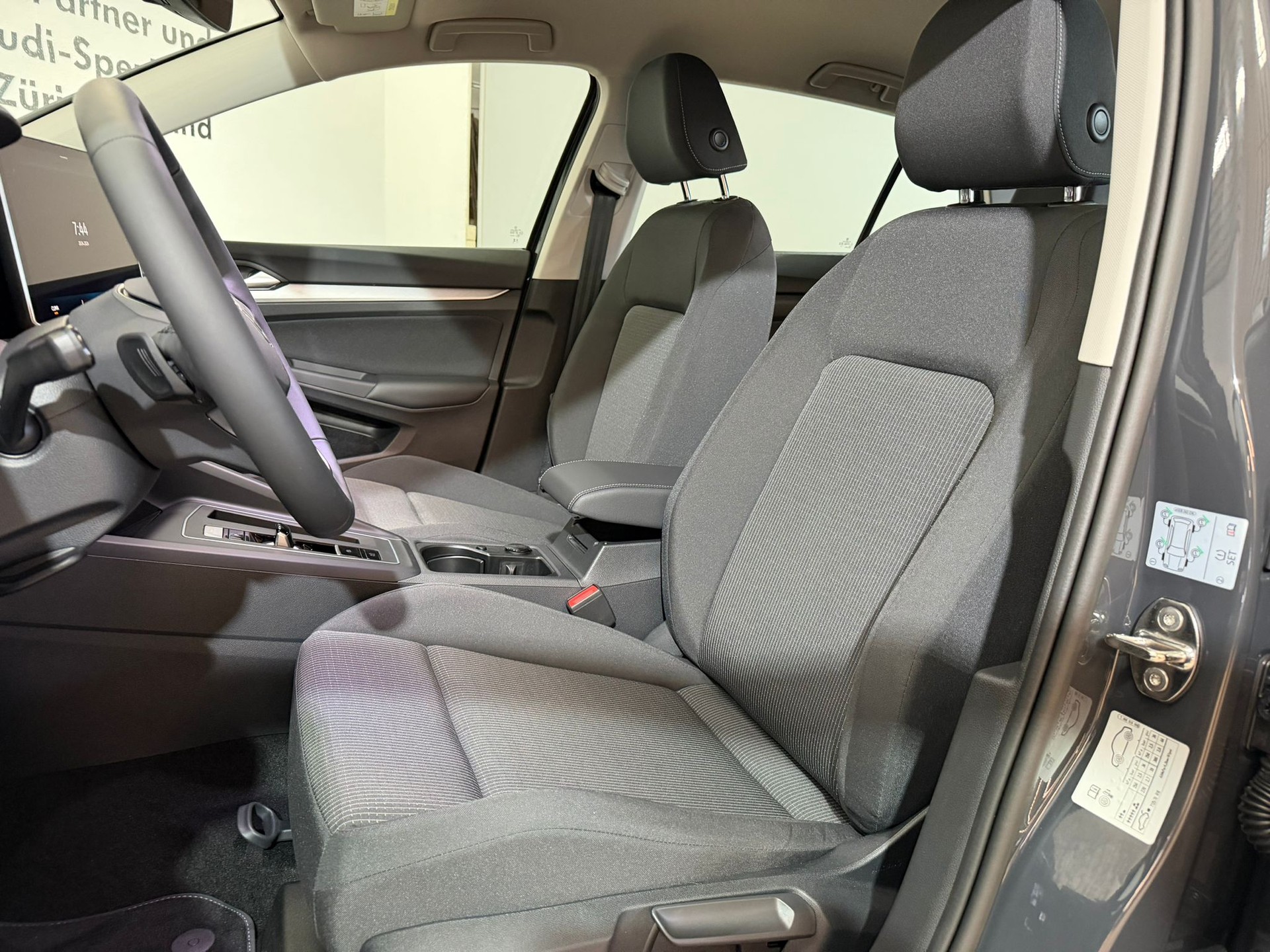 VW Golf 1.5 e TSI mHEV Basis DSG-image-7