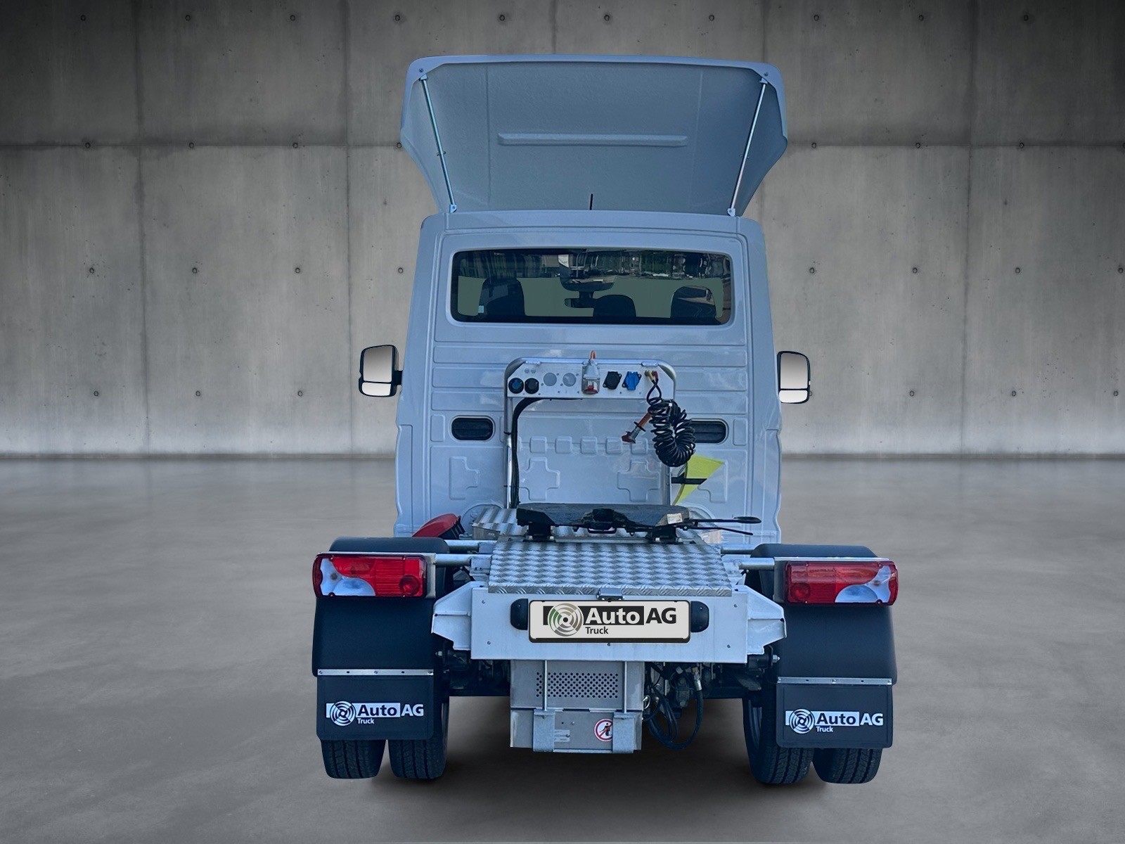 MAN TGE 3.5t Sattelschlepper Automat-showroom-element-2