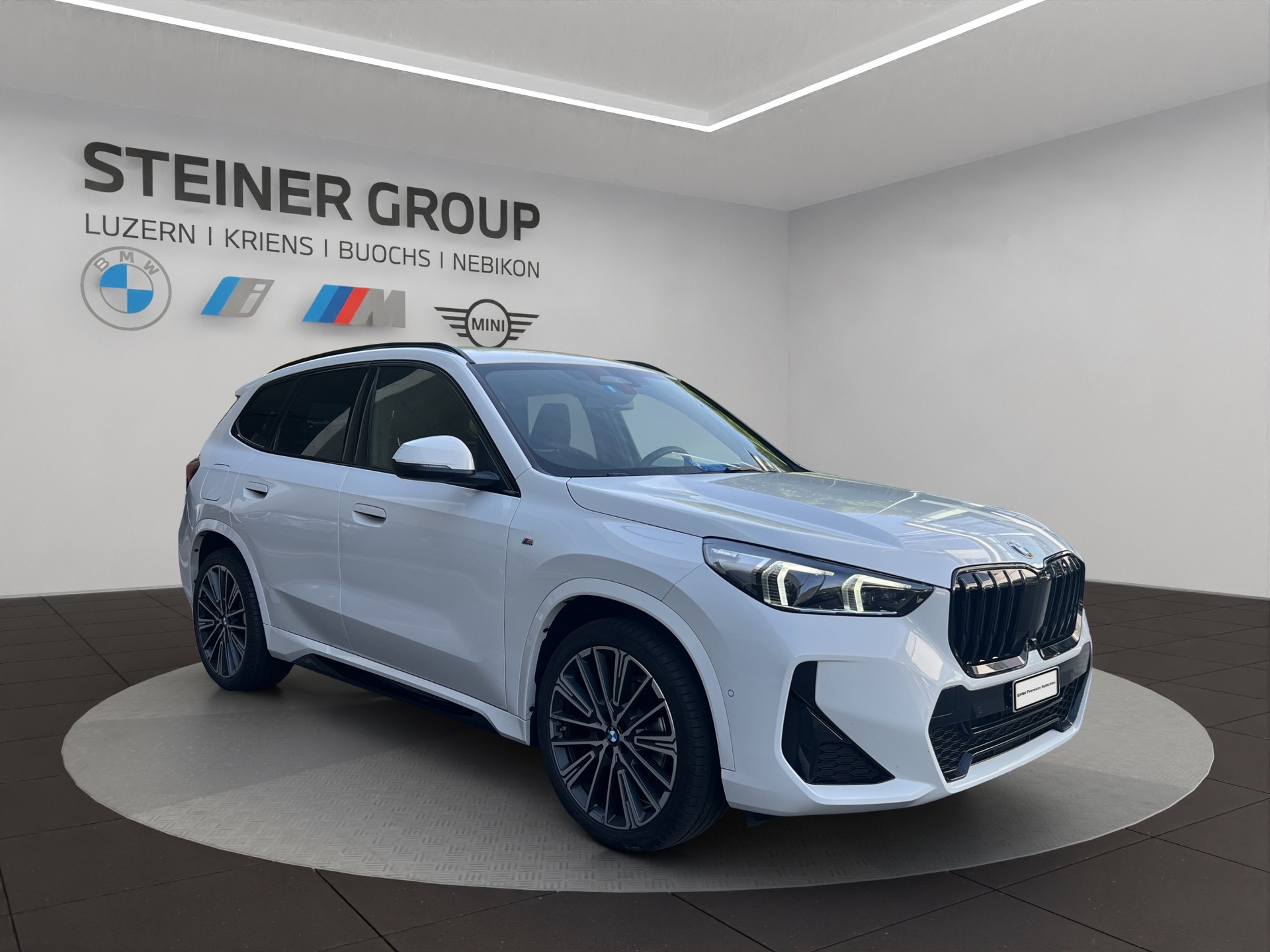 BMW X1 xDrive 20d 48V M Sport-showroom-element-2