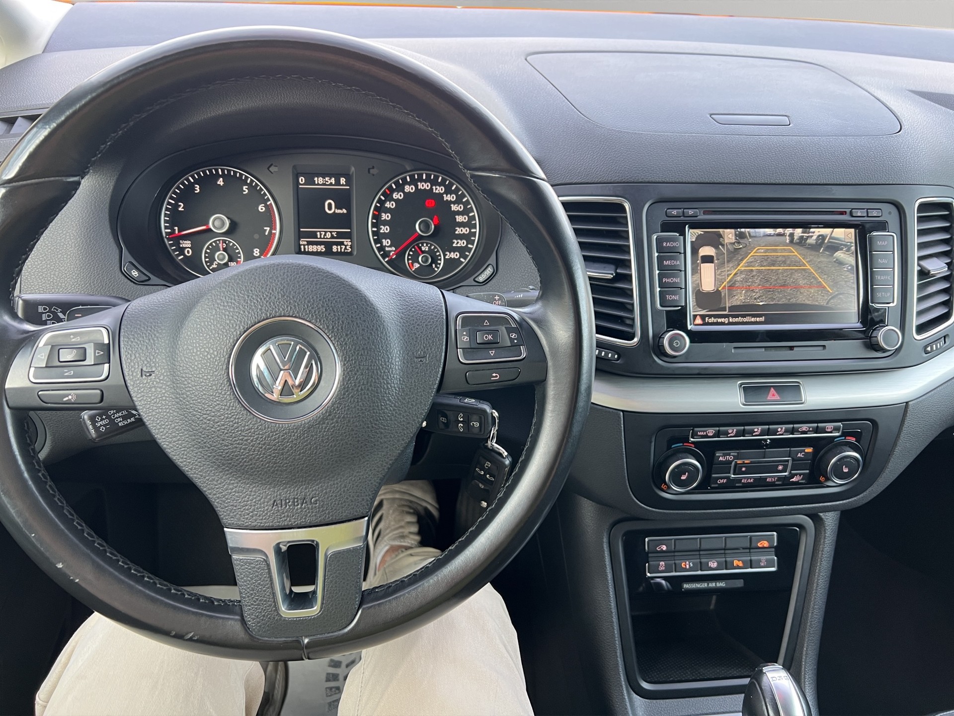VW Sharan 2.0 TSI Comfortline DSG-image-12
