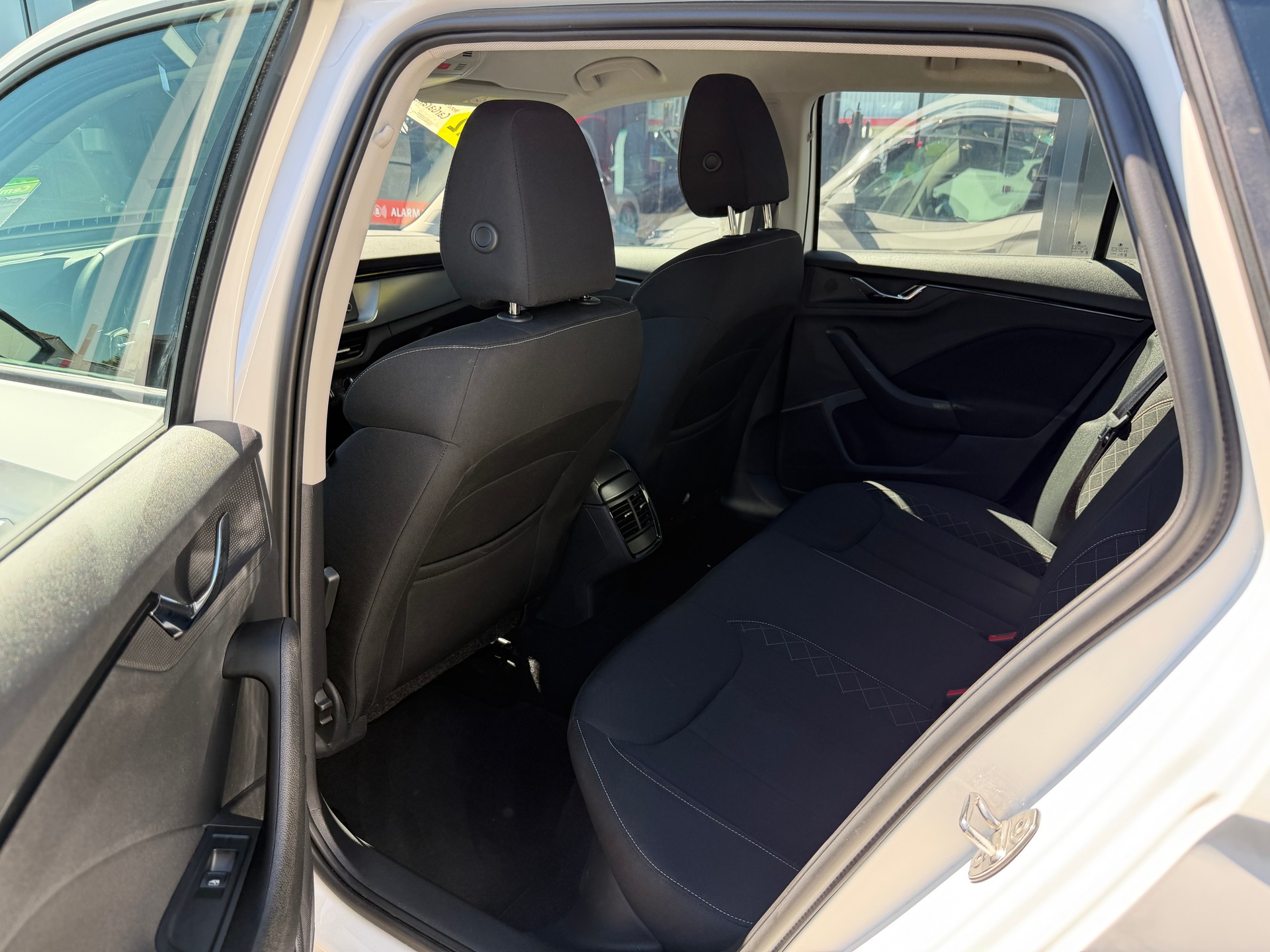 SKODA Kamiq 1.0 TSI Ambition DSG-image-6