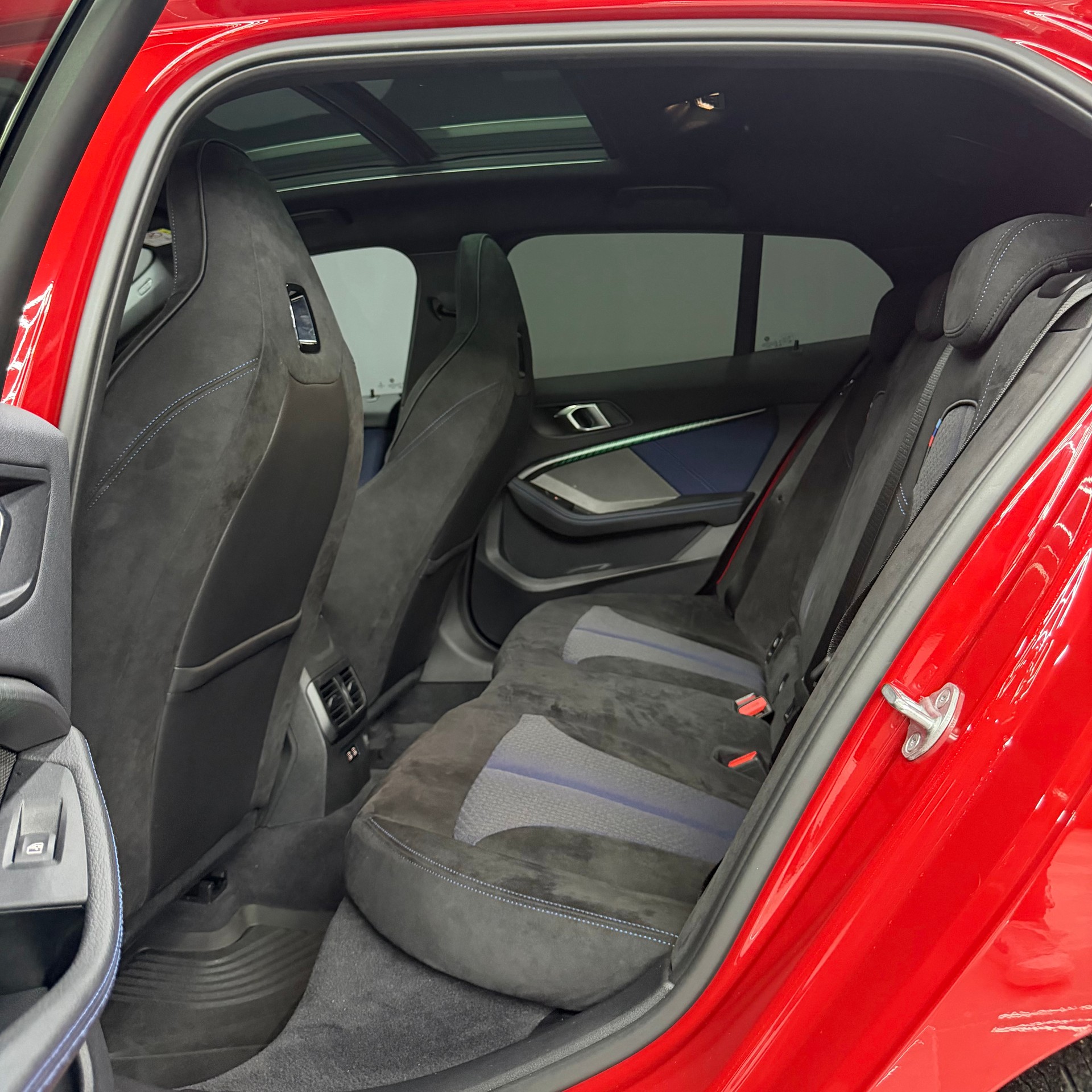 BMW 120d xDrive Steptronic M Sport-image-11