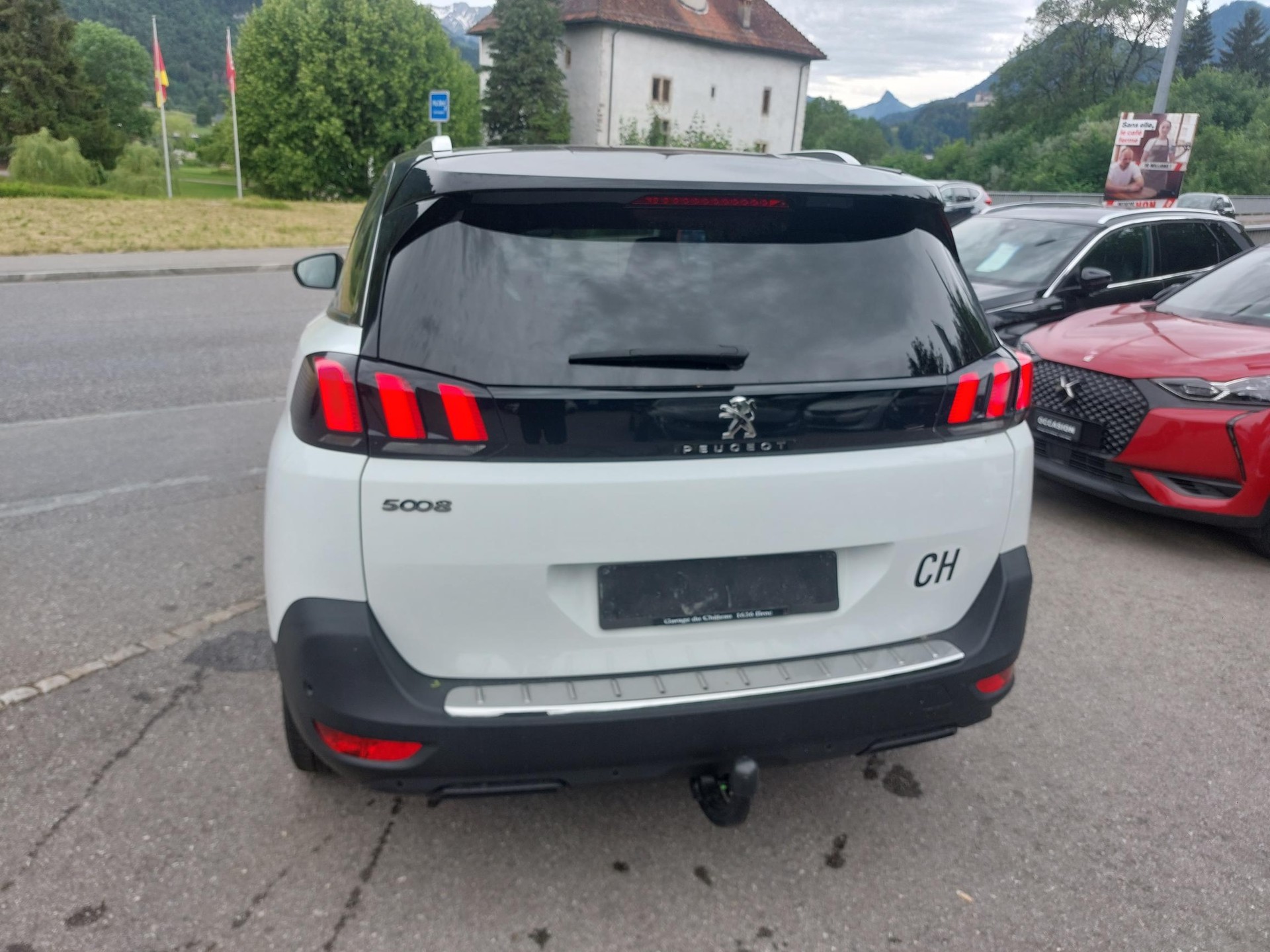 PEUGEOT 5008 1.5 BlueHDi Allure-image-2
