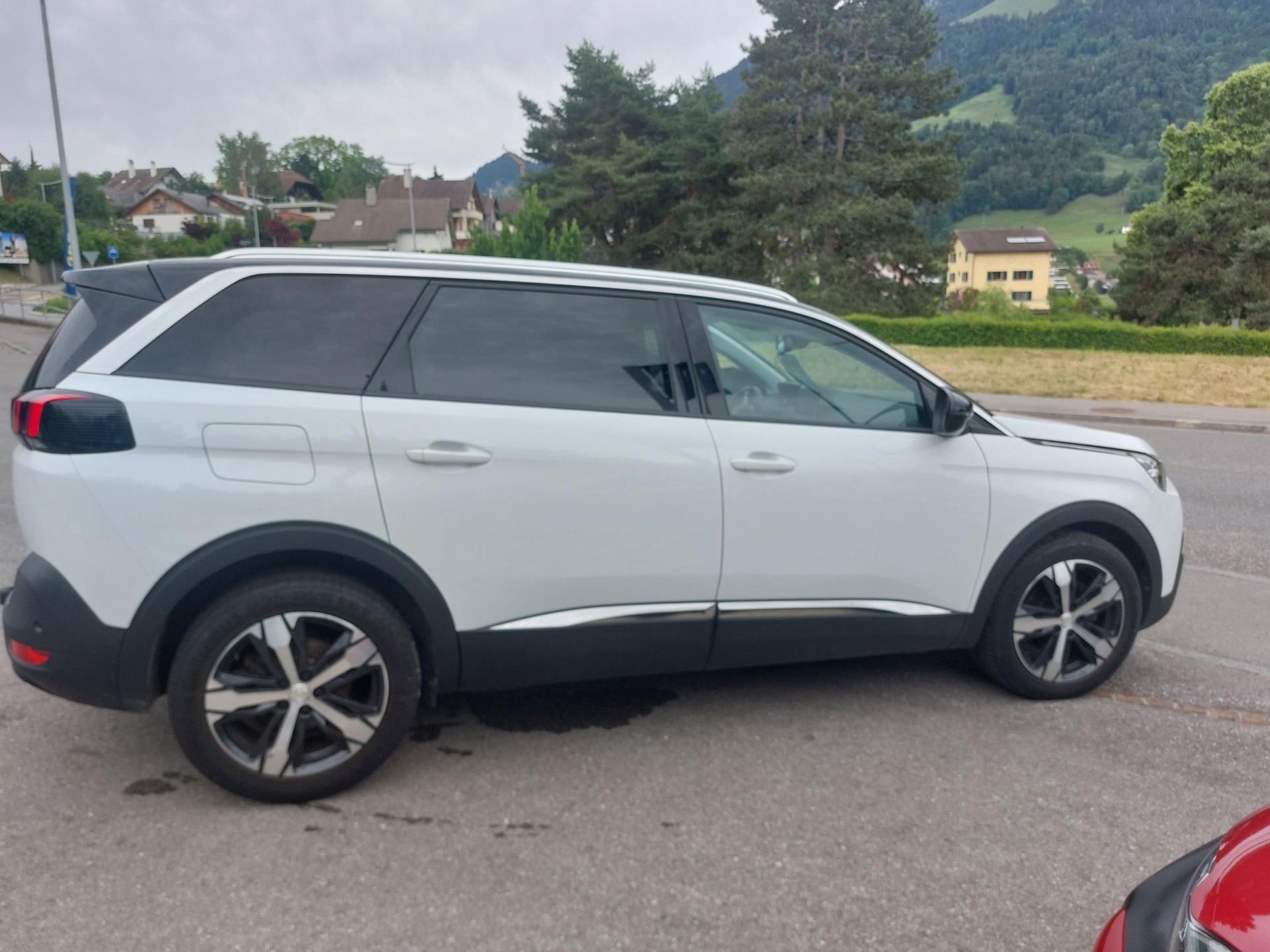 PEUGEOT 5008 1.5 BlueHDi Allure-image-4
