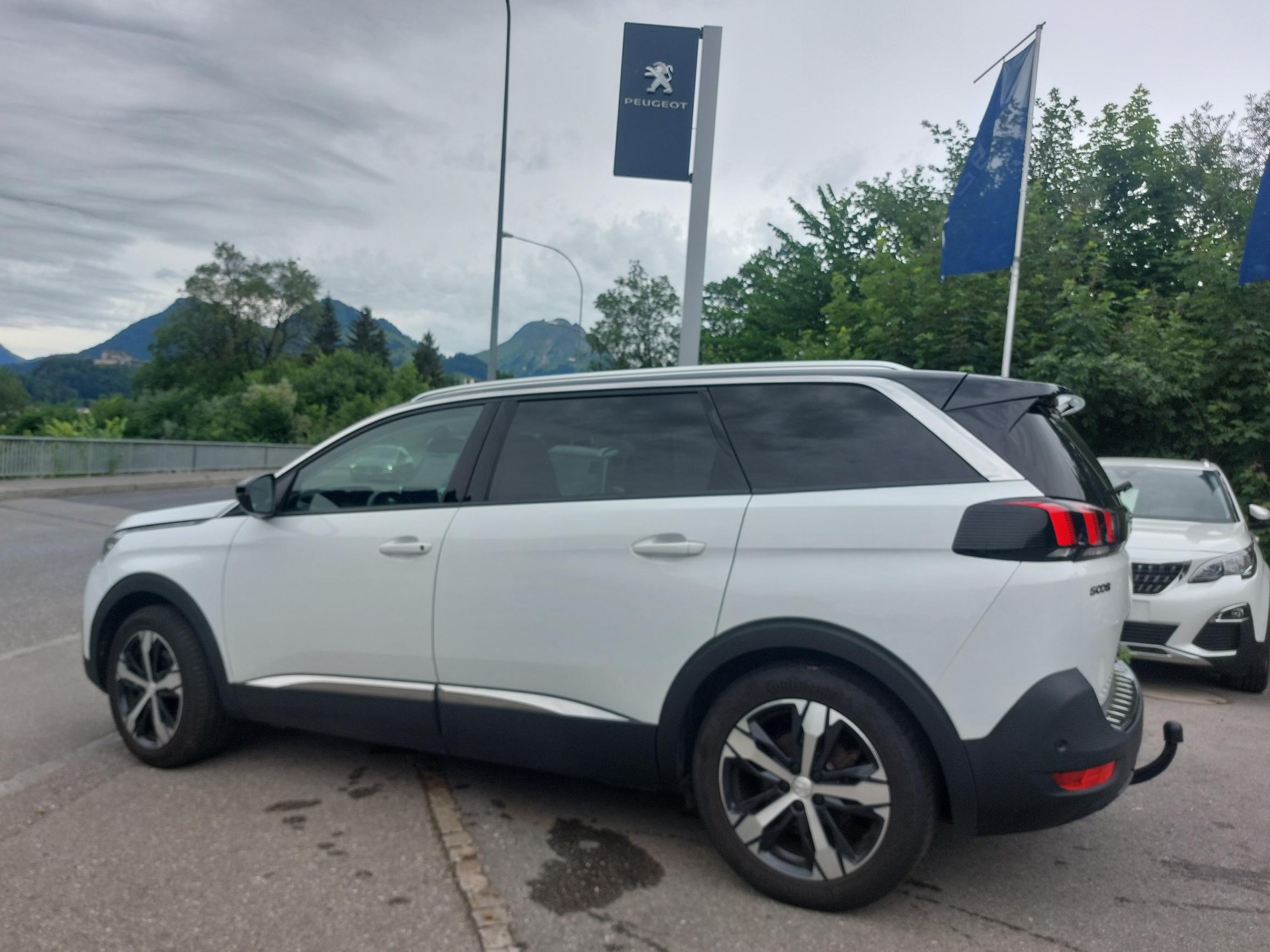 PEUGEOT 5008 1.5 BlueHDi Allure-image-1