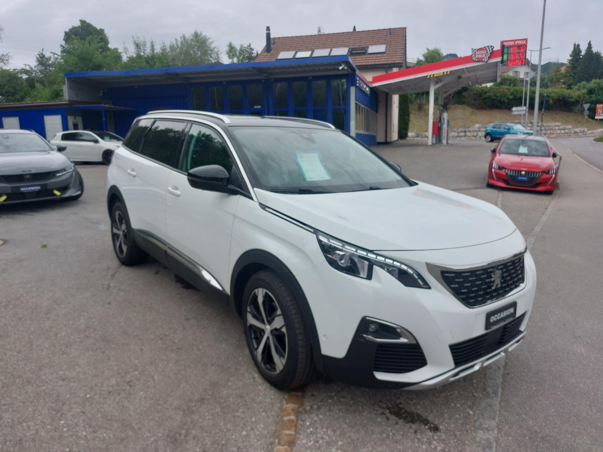 PEUGEOT 5008 1.5 BlueHDi Allure-image-5