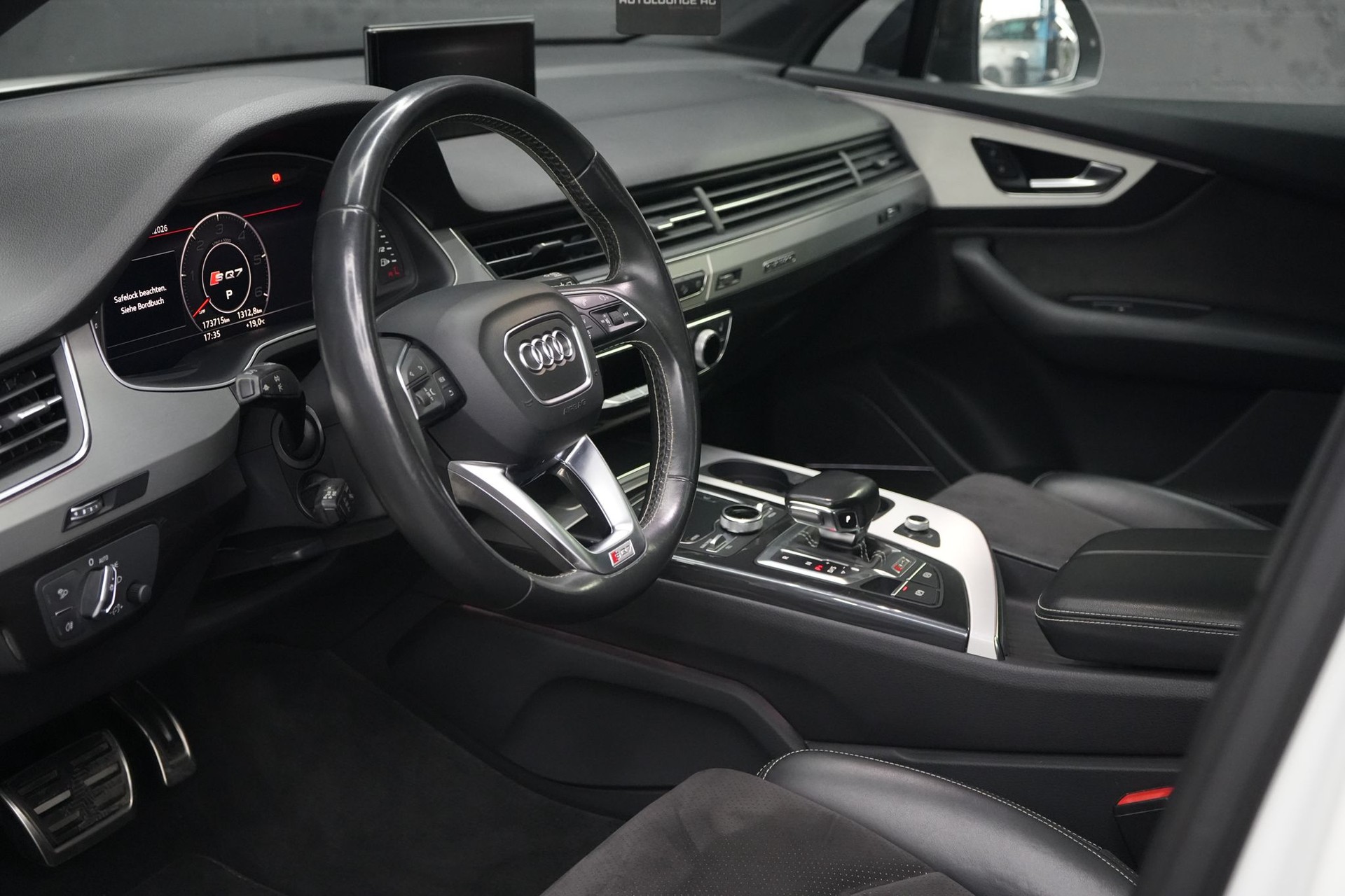 AUDI SQ7 4.0 TDI quattro tiptronic-image-12