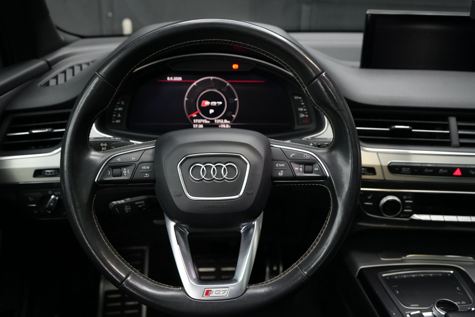 AUDI SQ7 4.0 TDI quattro tiptronic-image-14