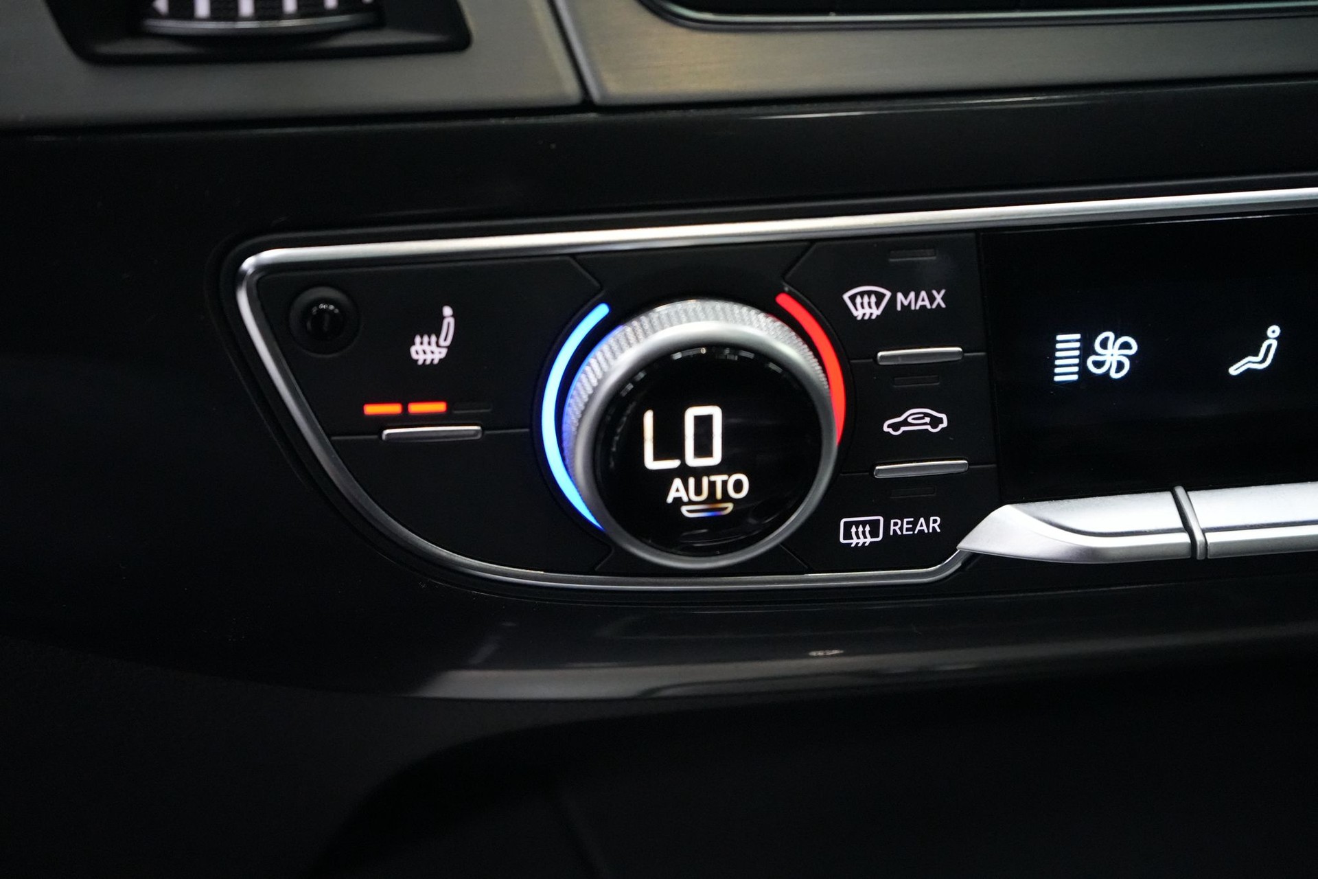AUDI SQ7 4.0 TDI quattro tiptronic-image-19