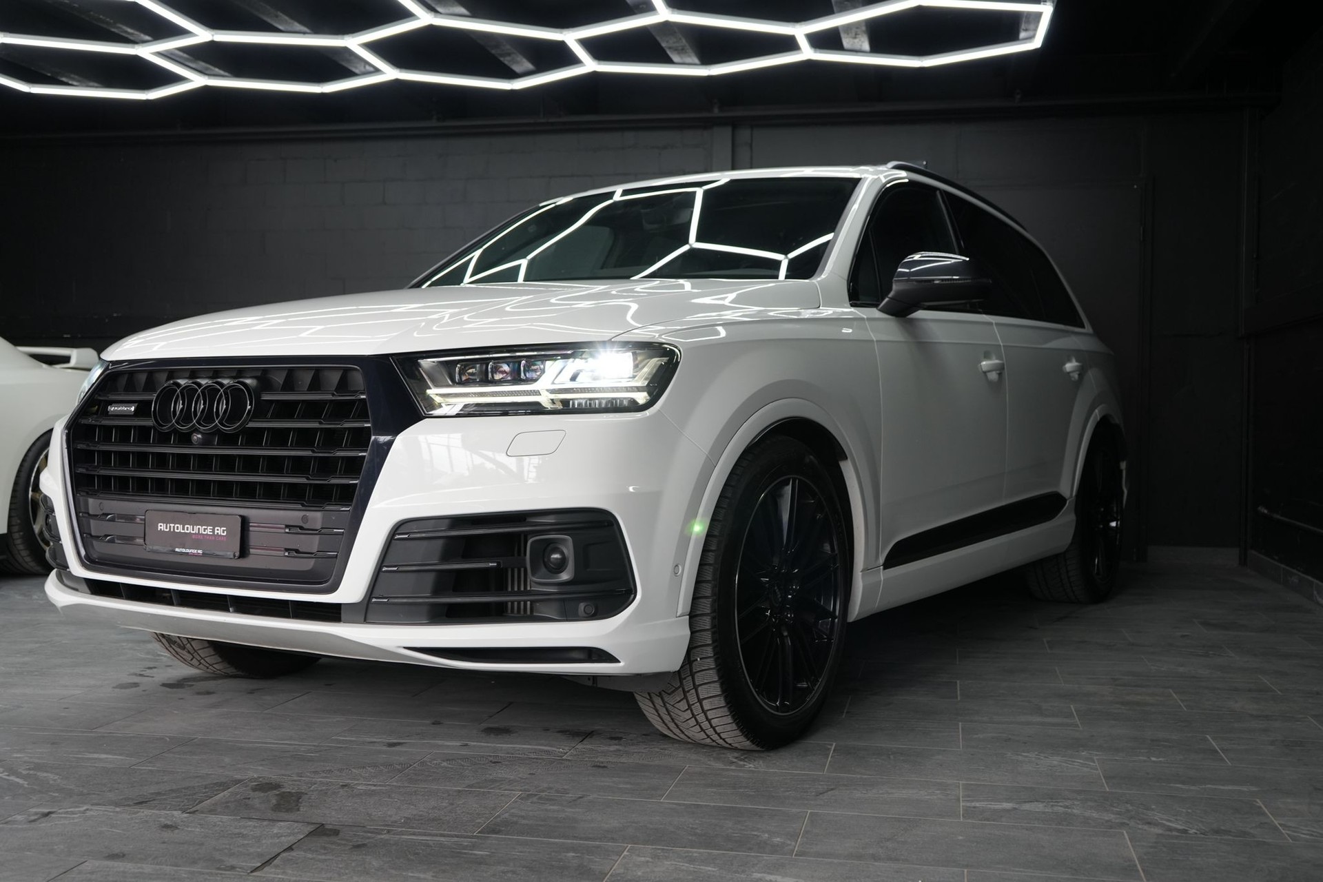 AUDI SQ7 4.0 TDI quattro tiptronic-image-4