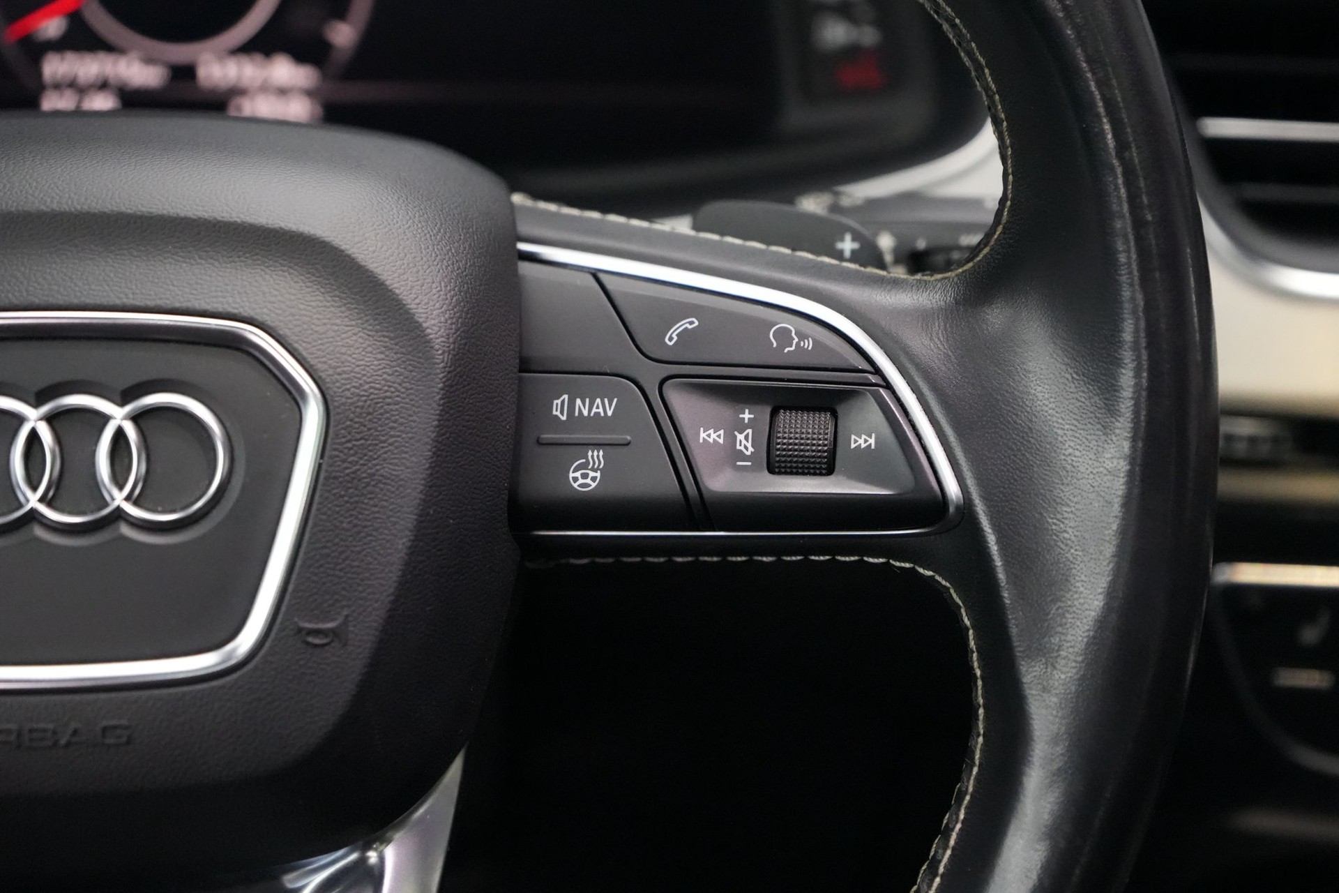 AUDI SQ7 4.0 TDI quattro tiptronic-image-16