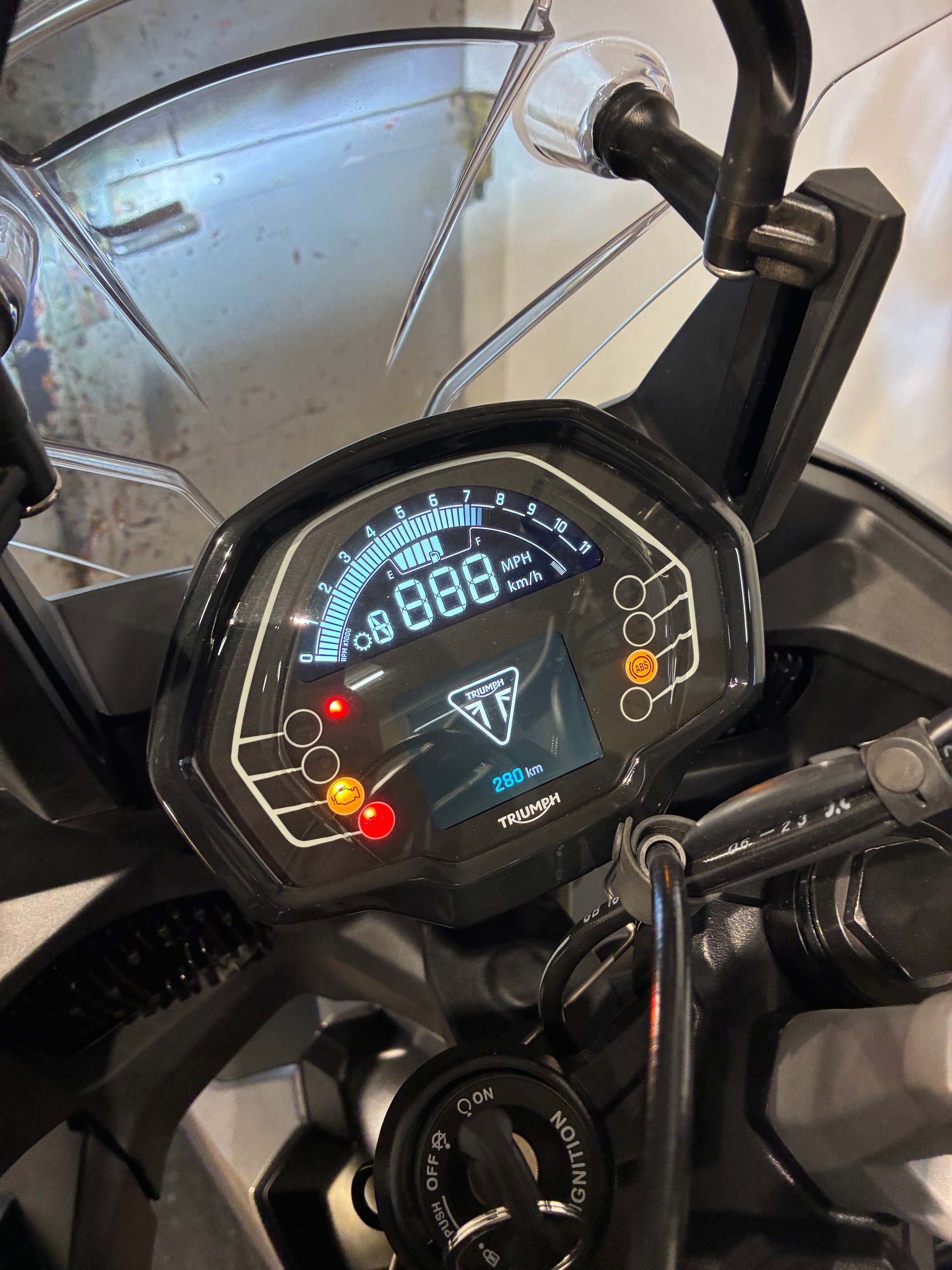 TRIUMPH Trident 660-image-10