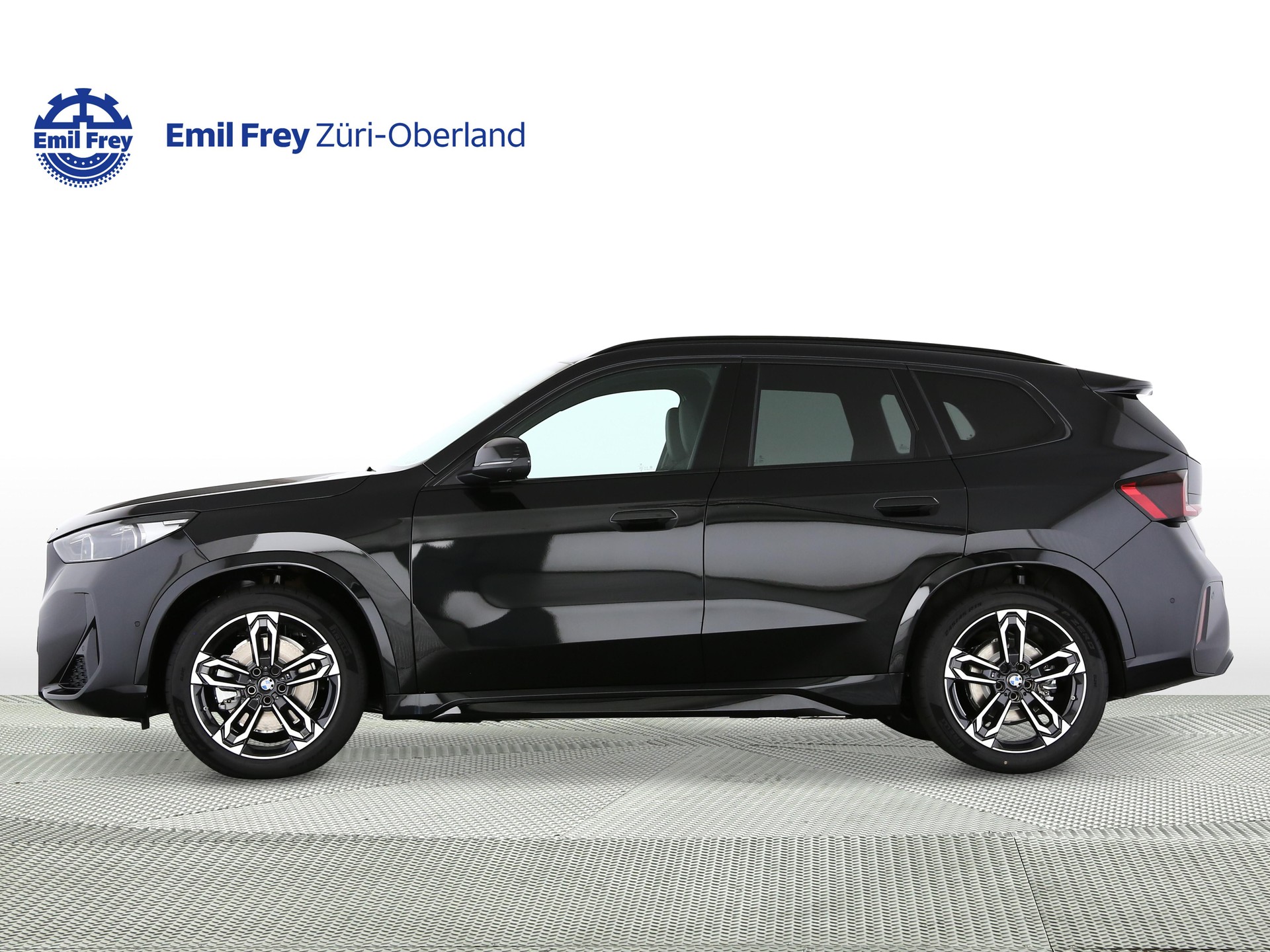 BMW iX1 30 xDrive-showroom-element-1