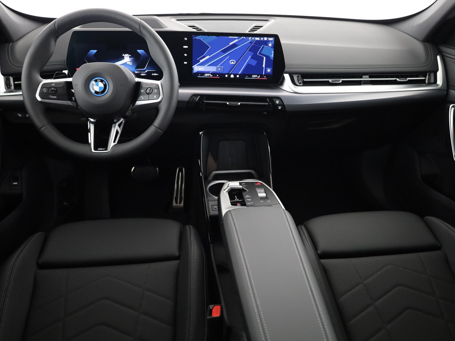 BMW iX1 30 xDrive-image-4
