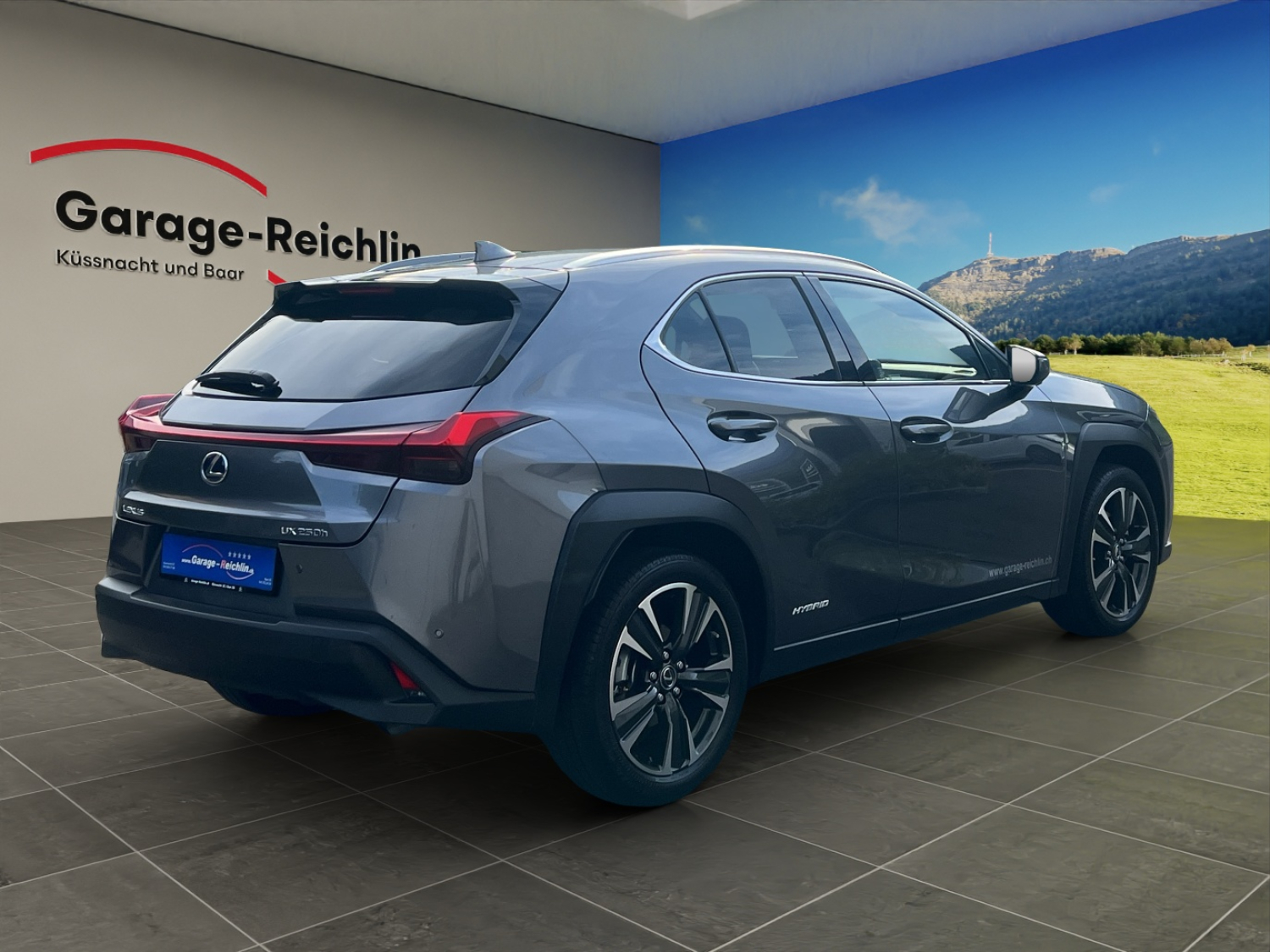 LEXUS UX 250h Excellence-showroom-element-3