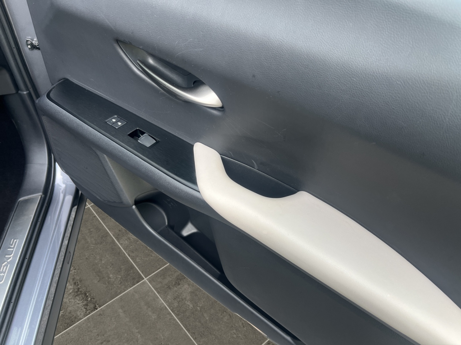 LEXUS UX 250h Excellence-image-13