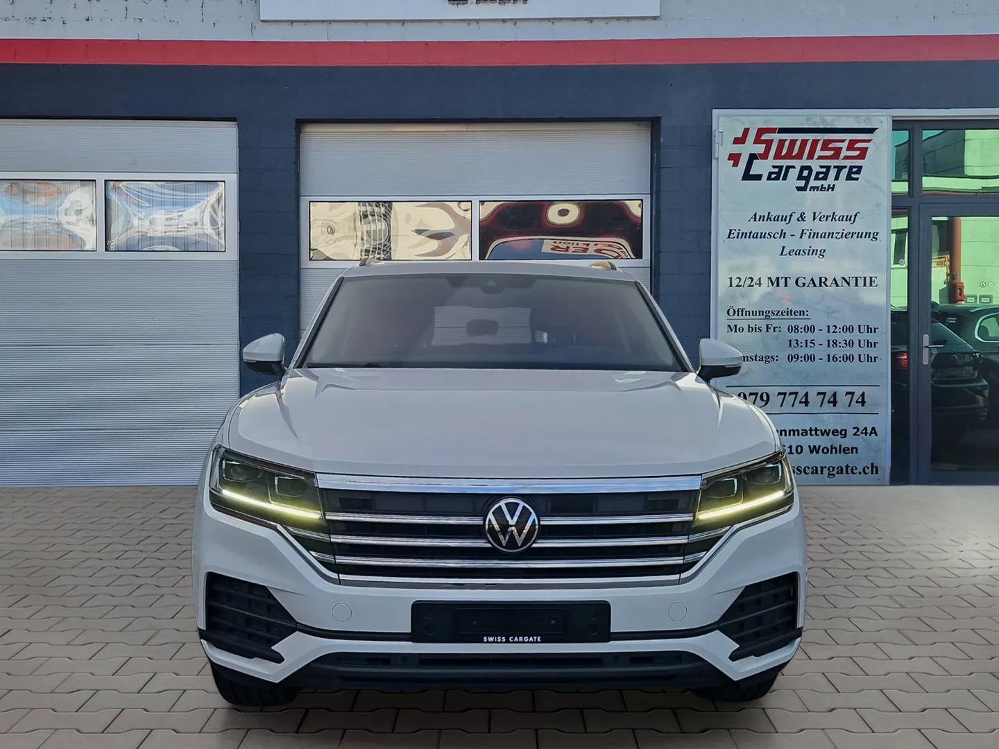 VW Touareg 3.0 TDI Tiptronic 286PS mit AHK & Luftfederung + Panoramadach-showroom-element-2