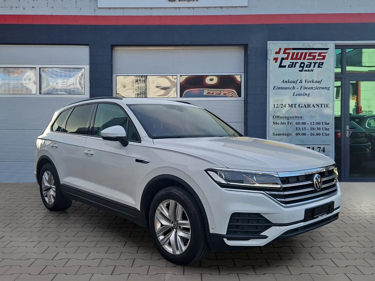 VW Touareg 3.0 TDI Tiptronic 286PS mit AHK & Luftfederung + Panoramadach-showroom-element-1