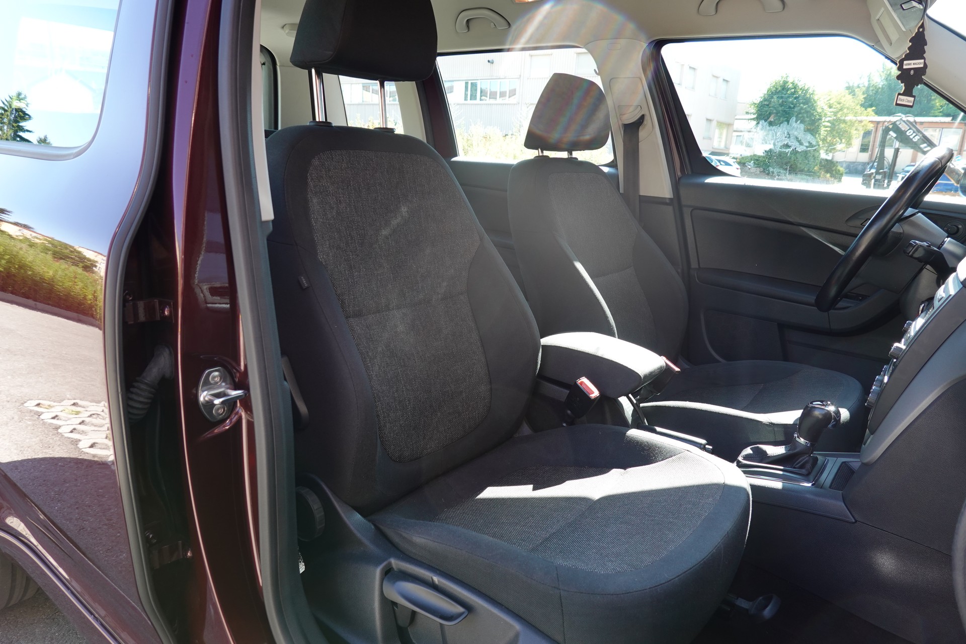 SKODA Yeti 1.2 TSI DSG -"* CH Fahrzeug * 8 Roues * Phares Auto * Capteur stationnement * Tempomat * Clim Auto *-image-18
